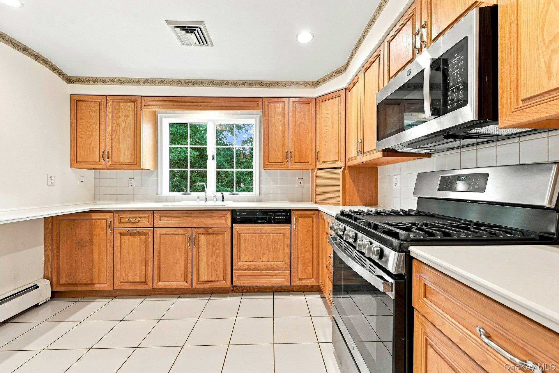 Single Family 39th Street  Suffolk County, NY 11751, MLS-1042235-11