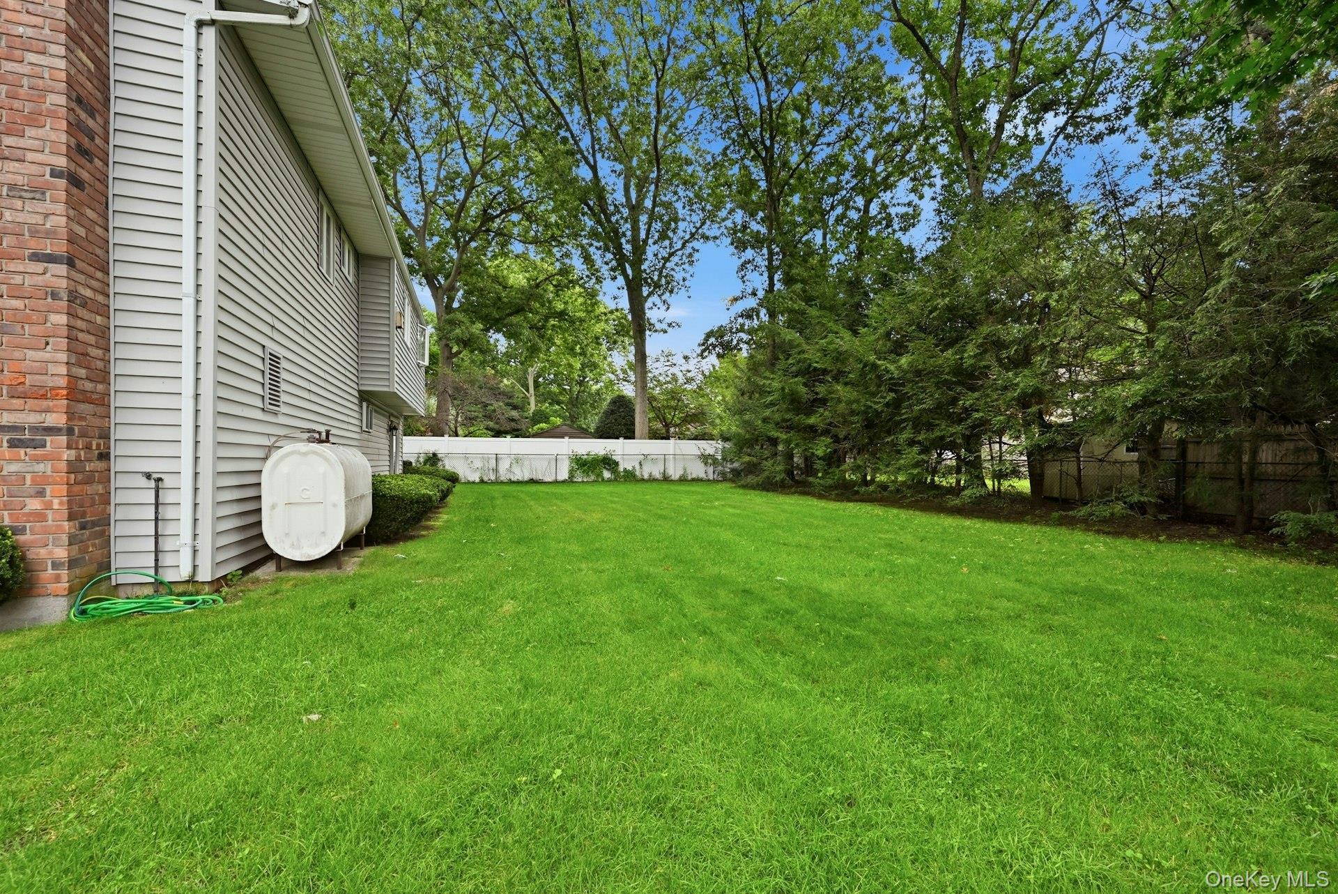 Single Family 39th Street  Suffolk County, NY 11751, MLS-1042235-23