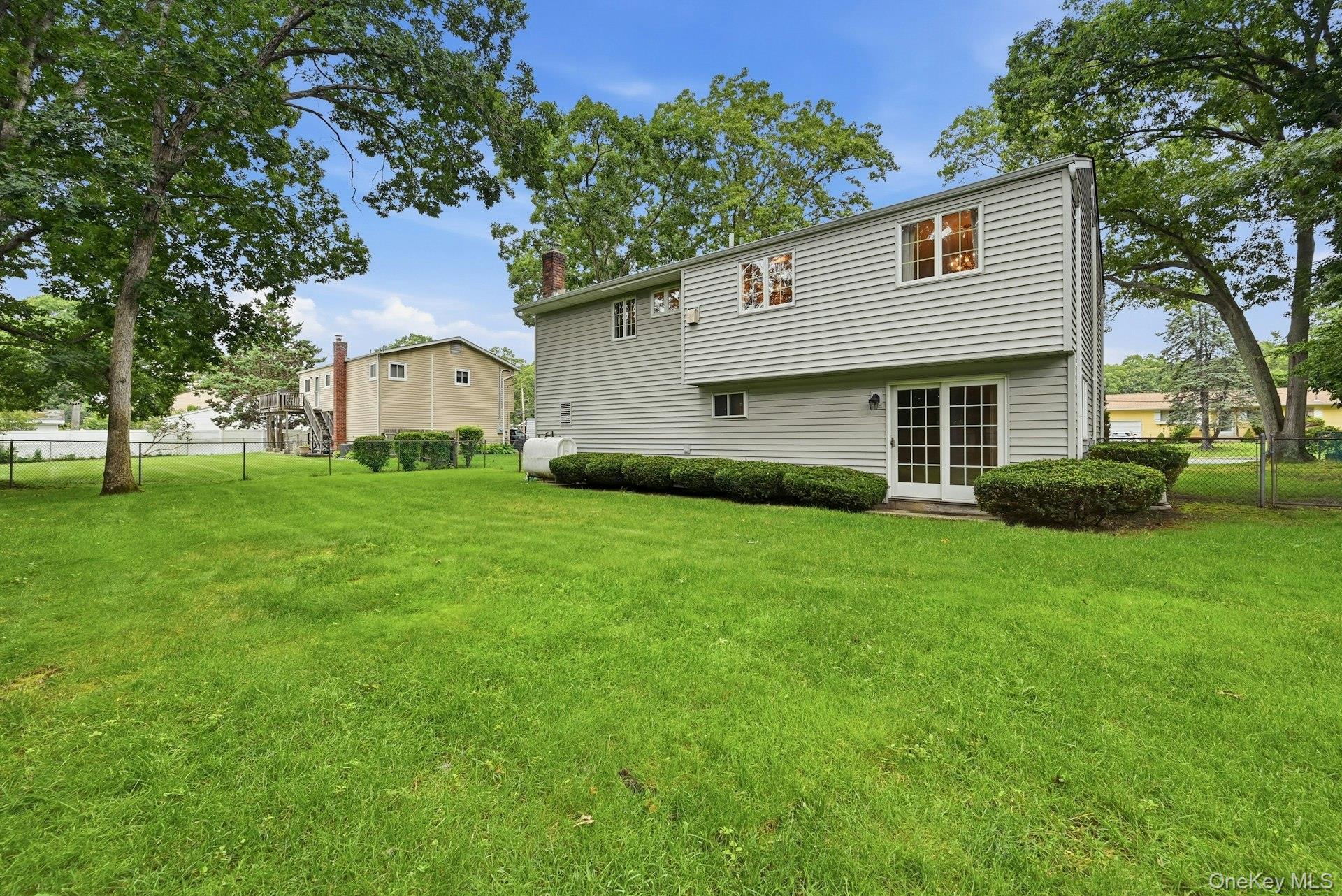 Single Family 39th Street  Suffolk County, NY 11751, MLS-1042235-25