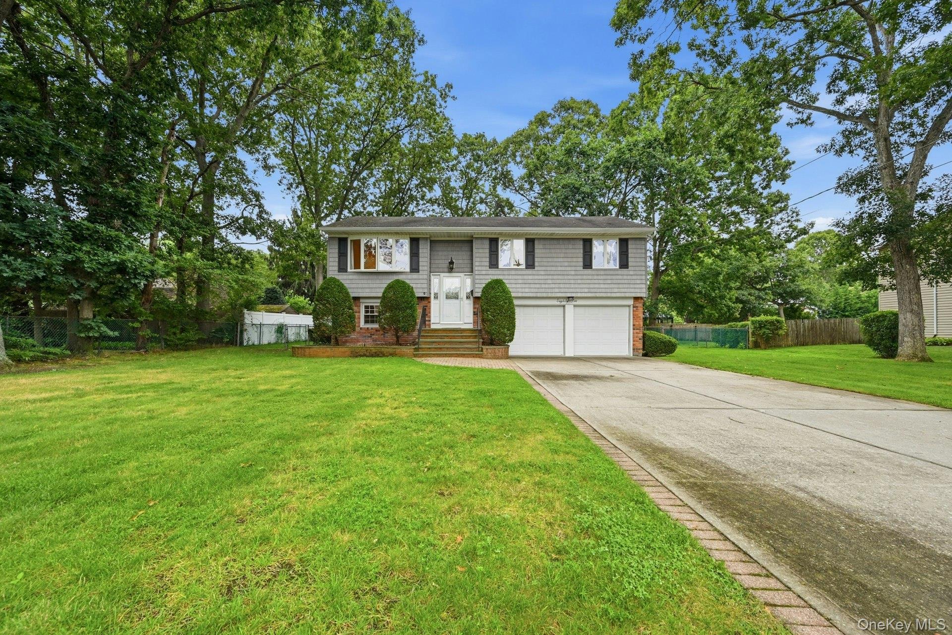 Single Family 39th Street  Suffolk County, NY 11751, MLS-1042235-3