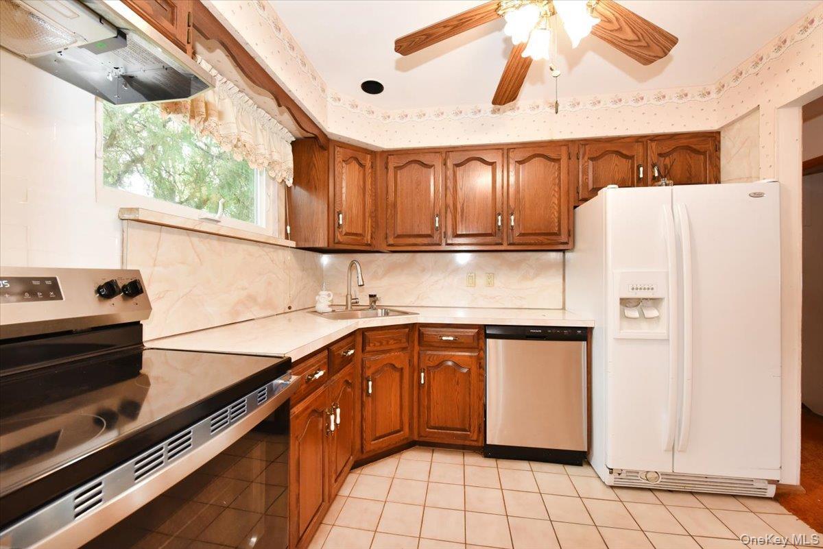 Single Family Franklin Street Nassau County, NY 11762, MLS-1042332-17