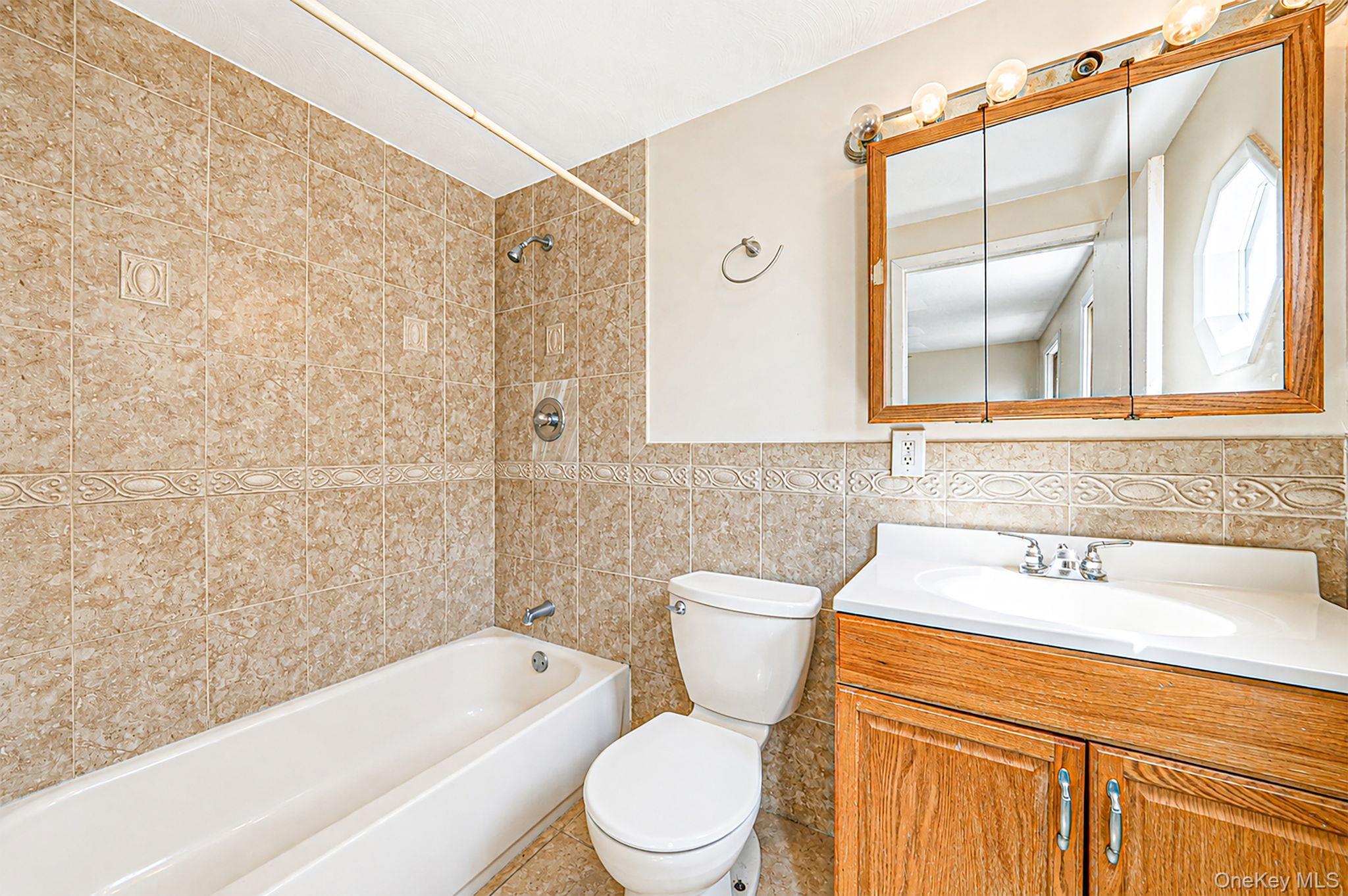 Single Family Walnut Avenue Suffolk County, NY 11779, MLS-1042345-14