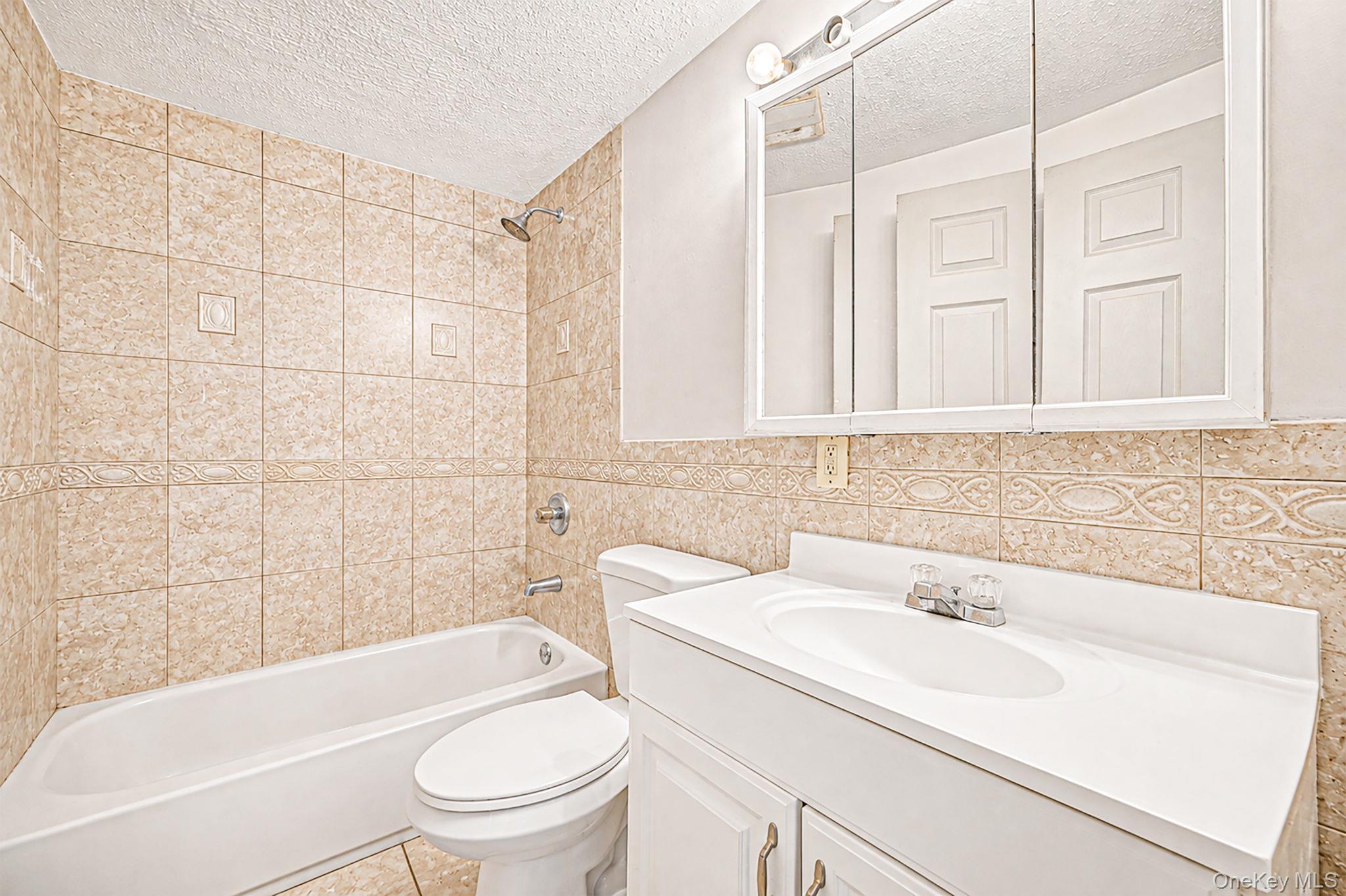 Single Family Walnut Avenue Suffolk County, NY 11779, MLS-1042345-15