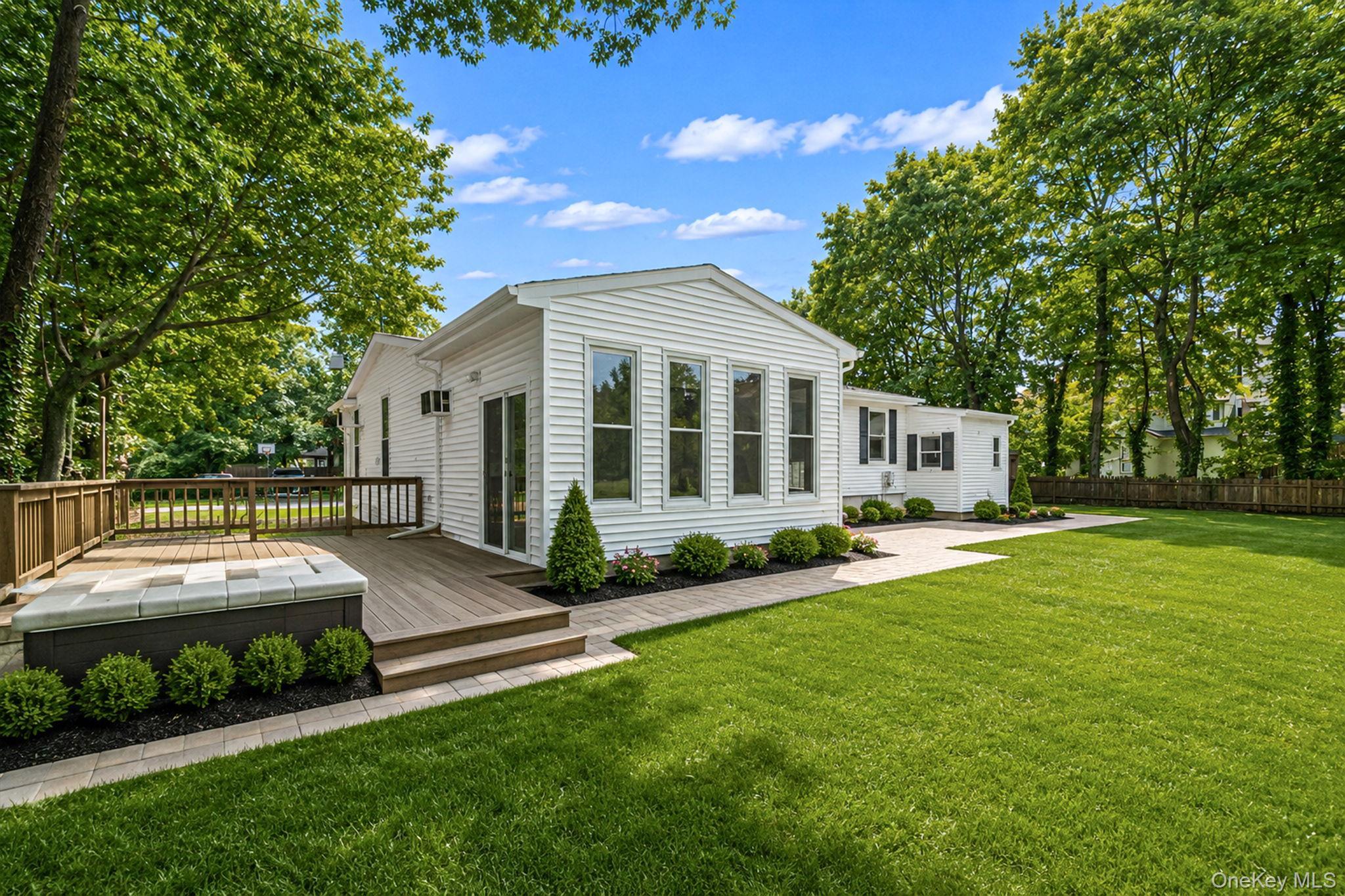Single Family Walnut Avenue Suffolk County, NY 11779, MLS-1042345-17