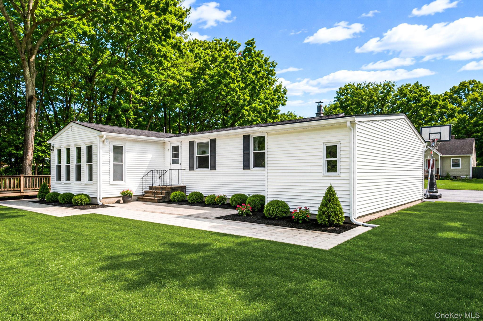 Single Family Walnut Avenue Suffolk County, NY 11779, MLS-1042345-18