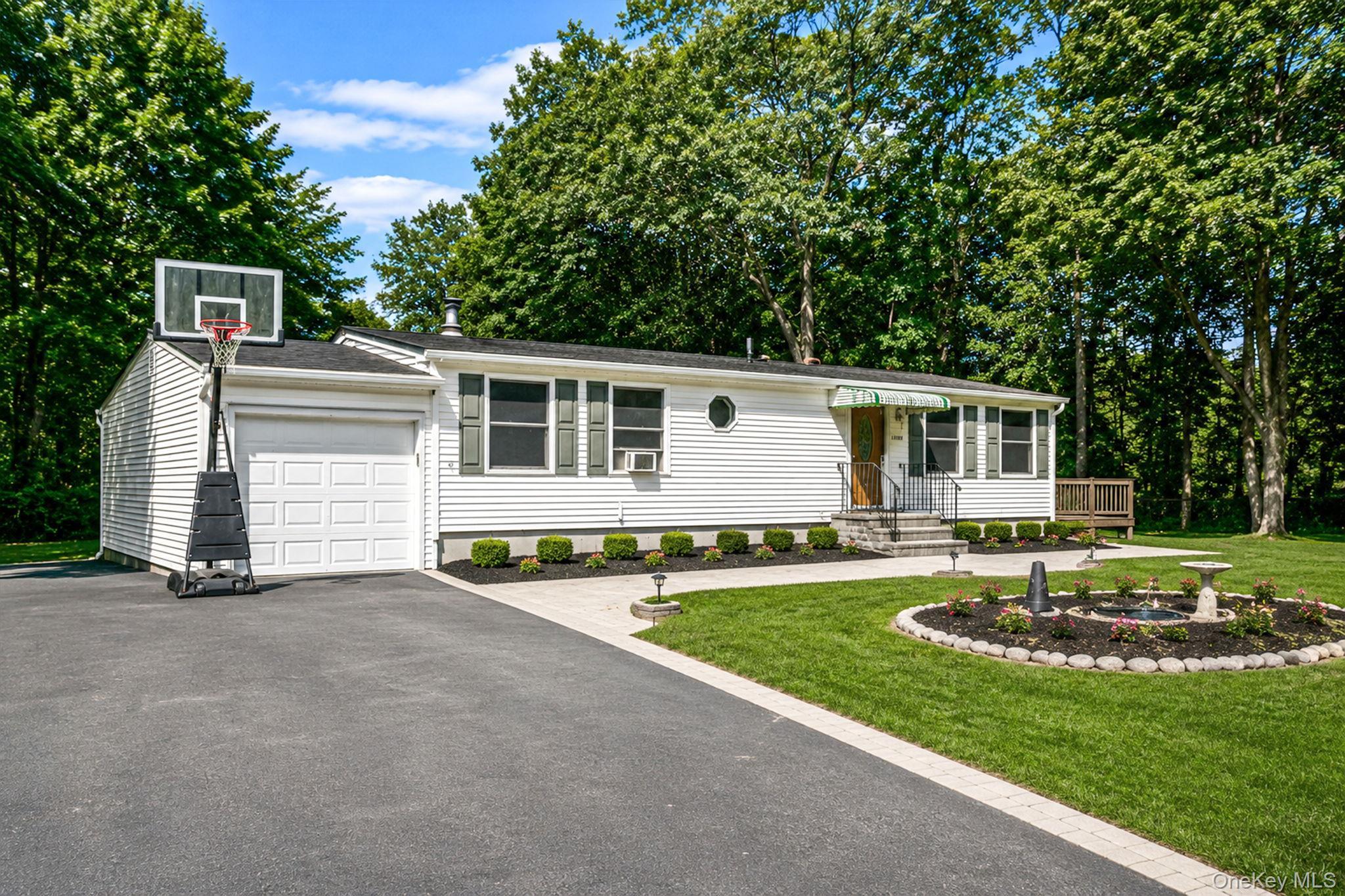 Single Family Walnut Avenue  Suffolk County, NY 11779, MLS-1042345-21