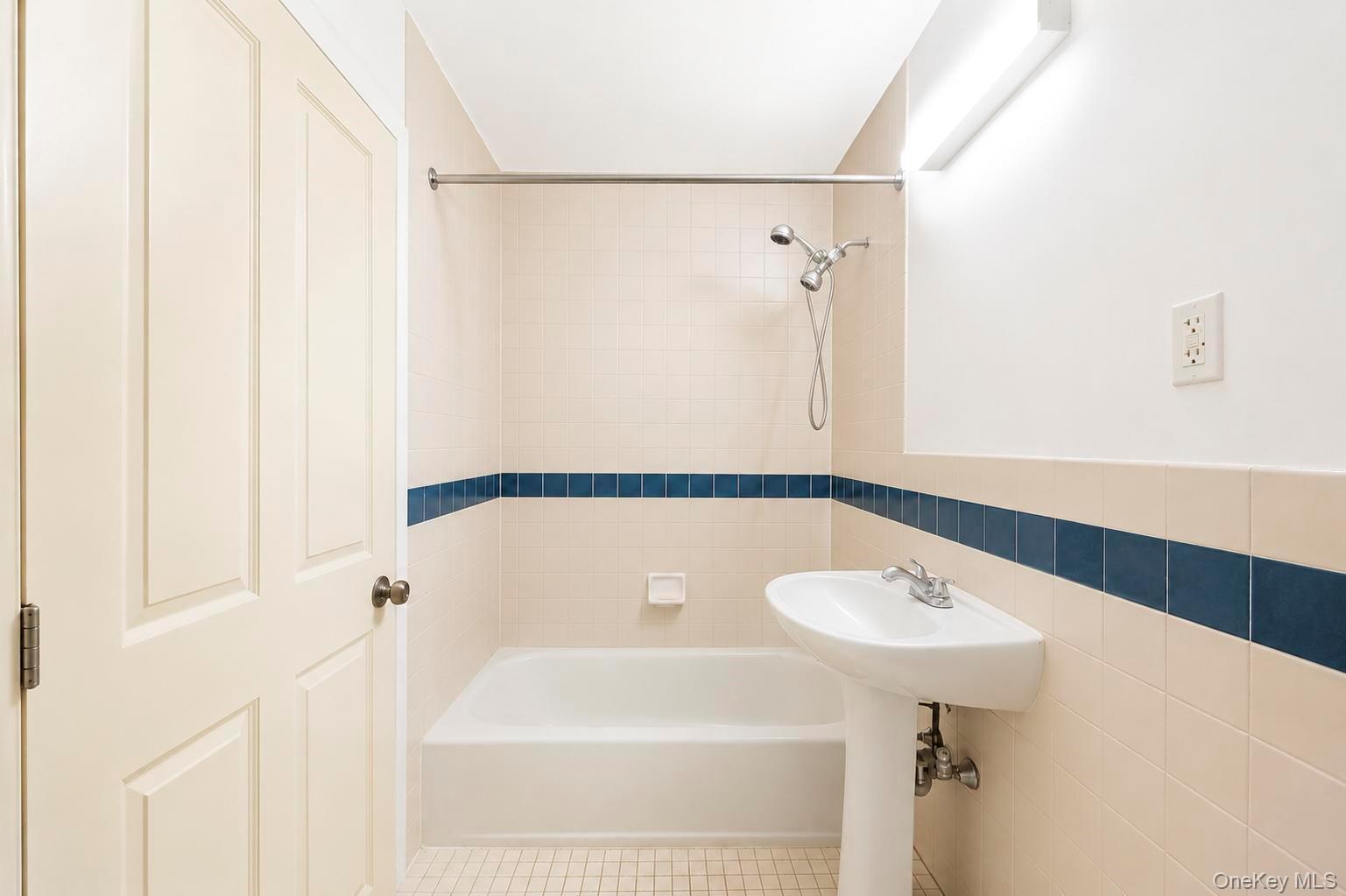 Single Family Barbey Street Brooklyn, NY 11207, MLS-1042375-27
