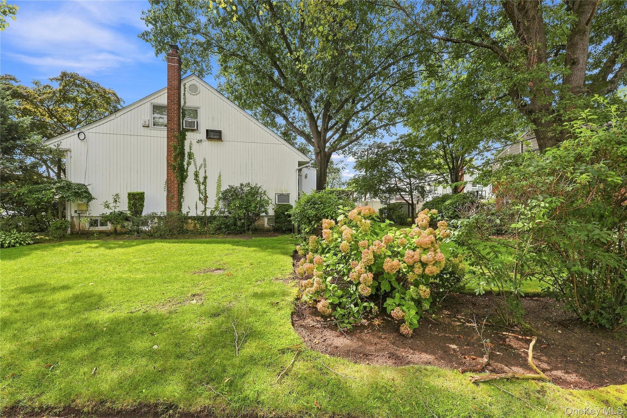 Single Family Longview Avenue  Nassau County, NY 11581, MLS-1042390-4
