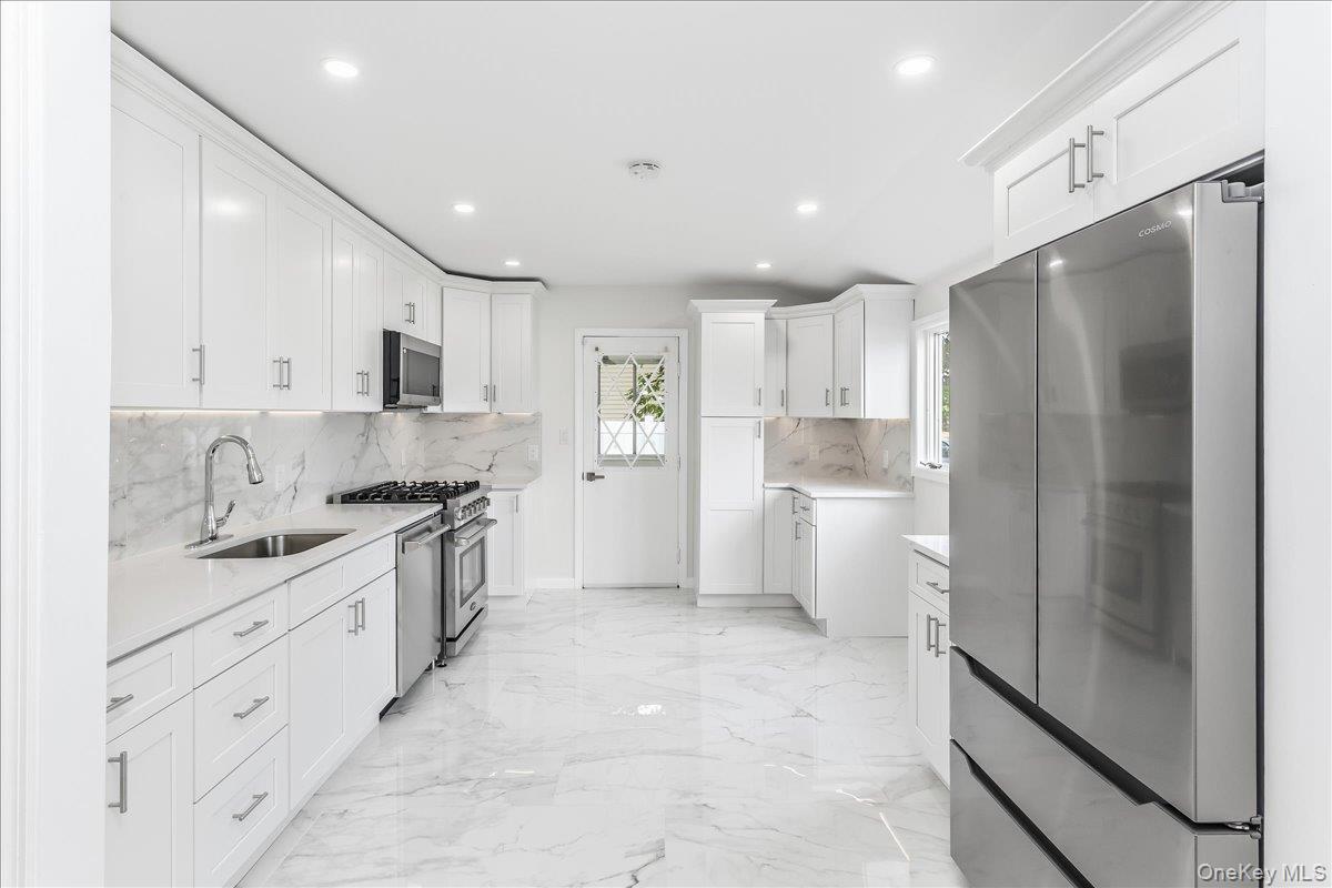 Single Family W 24th Street Suffolk County, NY 11729, MLS-1042400-11