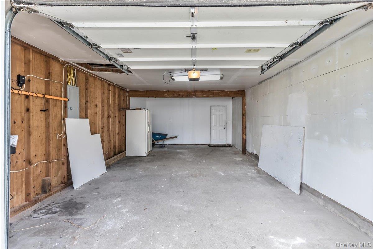 Single Family W 24th Street Suffolk County, NY 11729, MLS-1042400-23