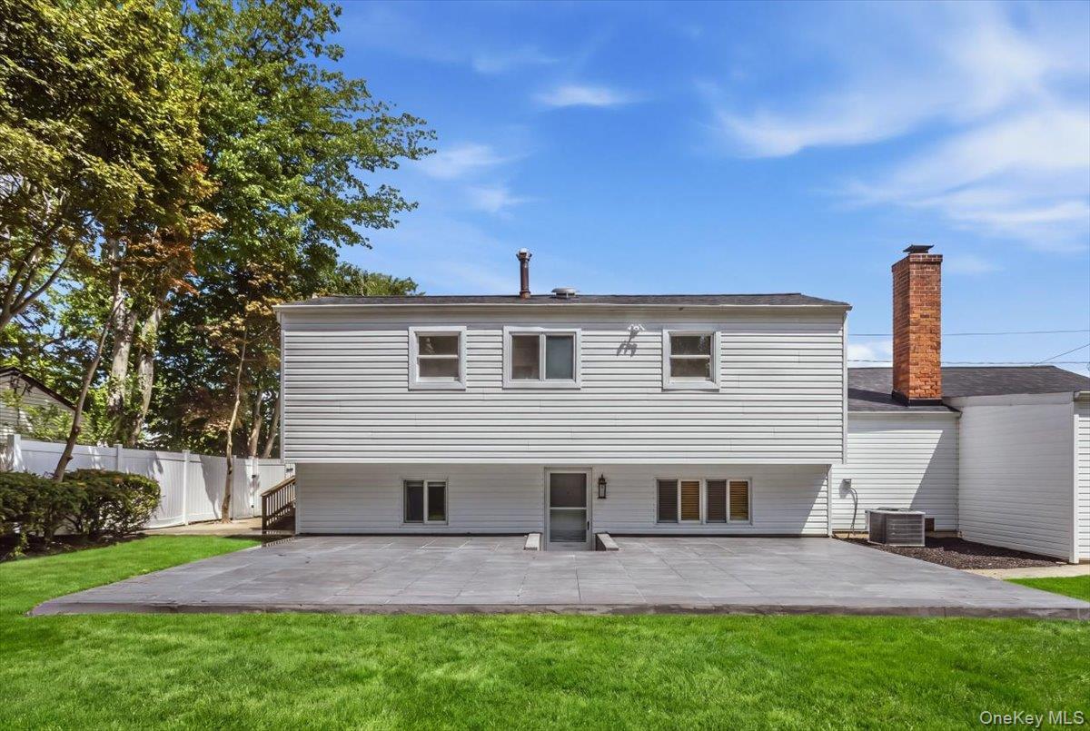 Single Family W 24th Street Suffolk County, NY 11729, MLS-1042400-24