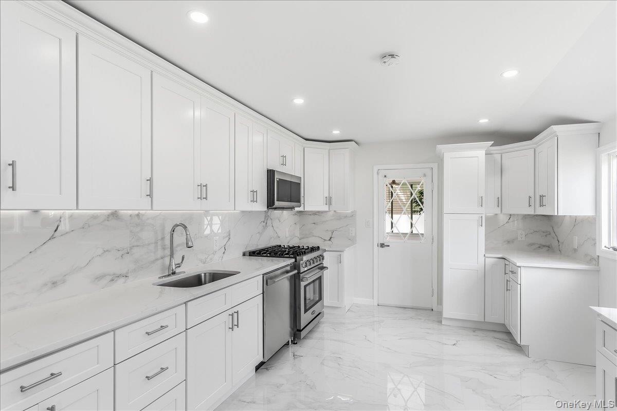 Single Family W 24th Street Suffolk County, NY 11729, MLS-1042400-7