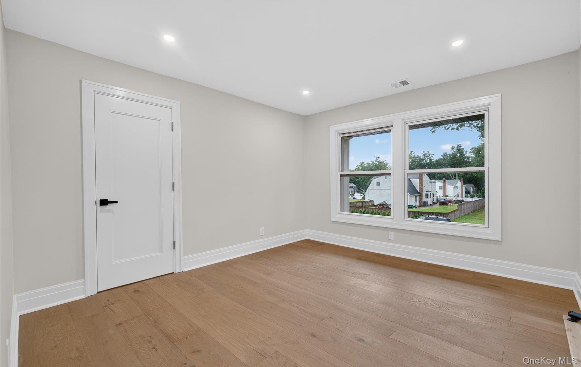 Single Family Wichard Boulevard  Suffolk County, NY 11725, MLS-1042445-32