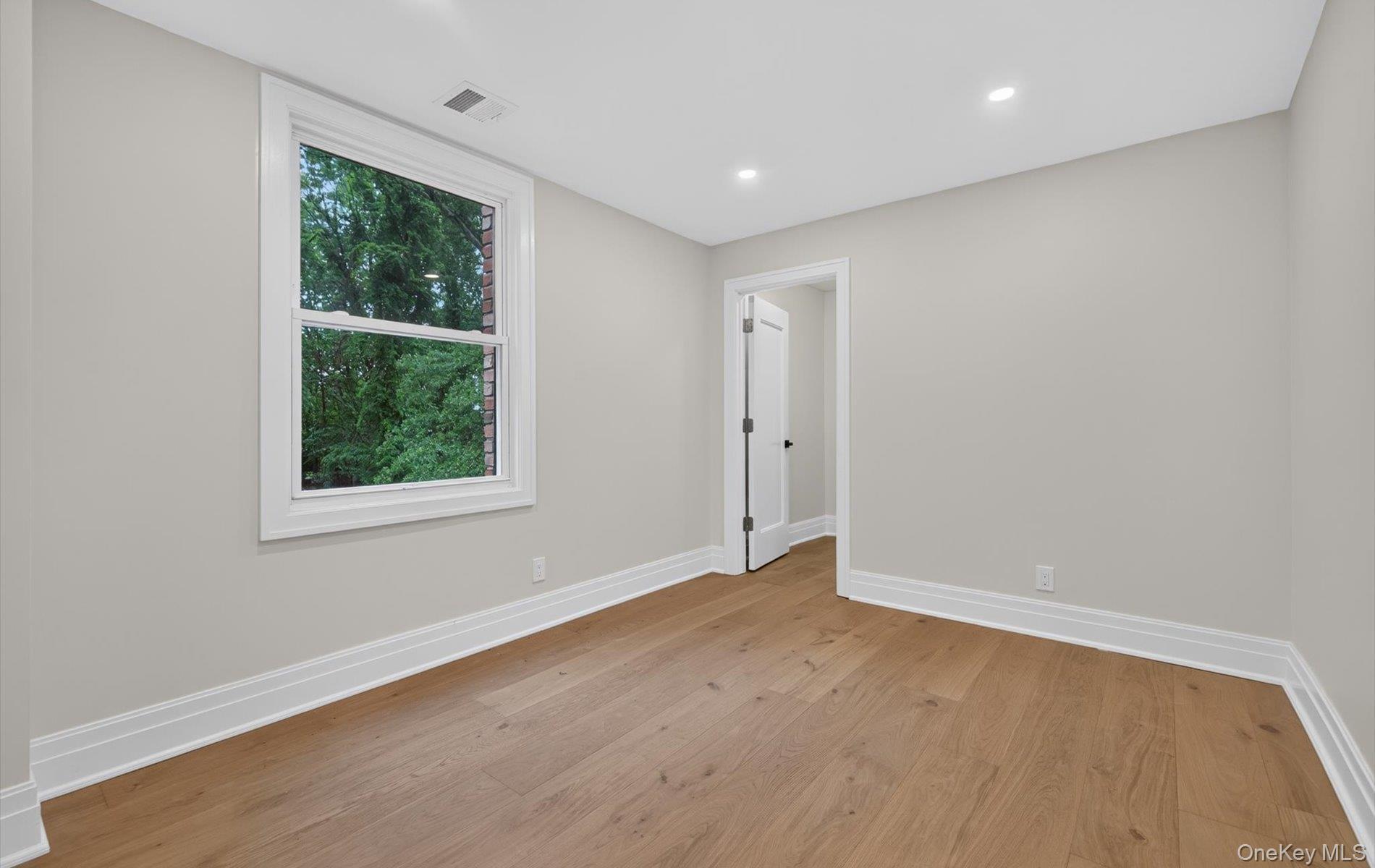Single Family Wichard Boulevard  Suffolk County, NY 11725, MLS-1042445-35