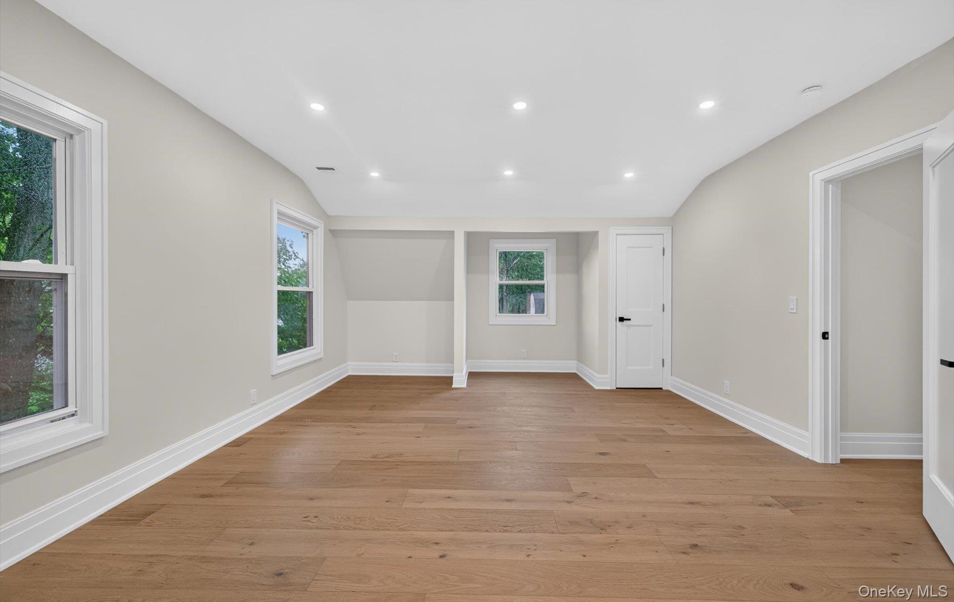 Single Family Wichard Boulevard  Suffolk County, NY 11725, MLS-1042445-36