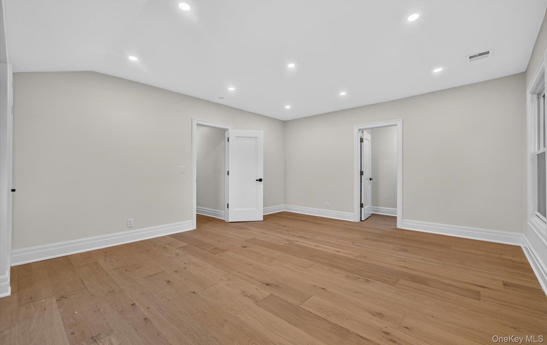 Single Family Wichard Boulevard  Suffolk County, NY 11725, MLS-1042445-37