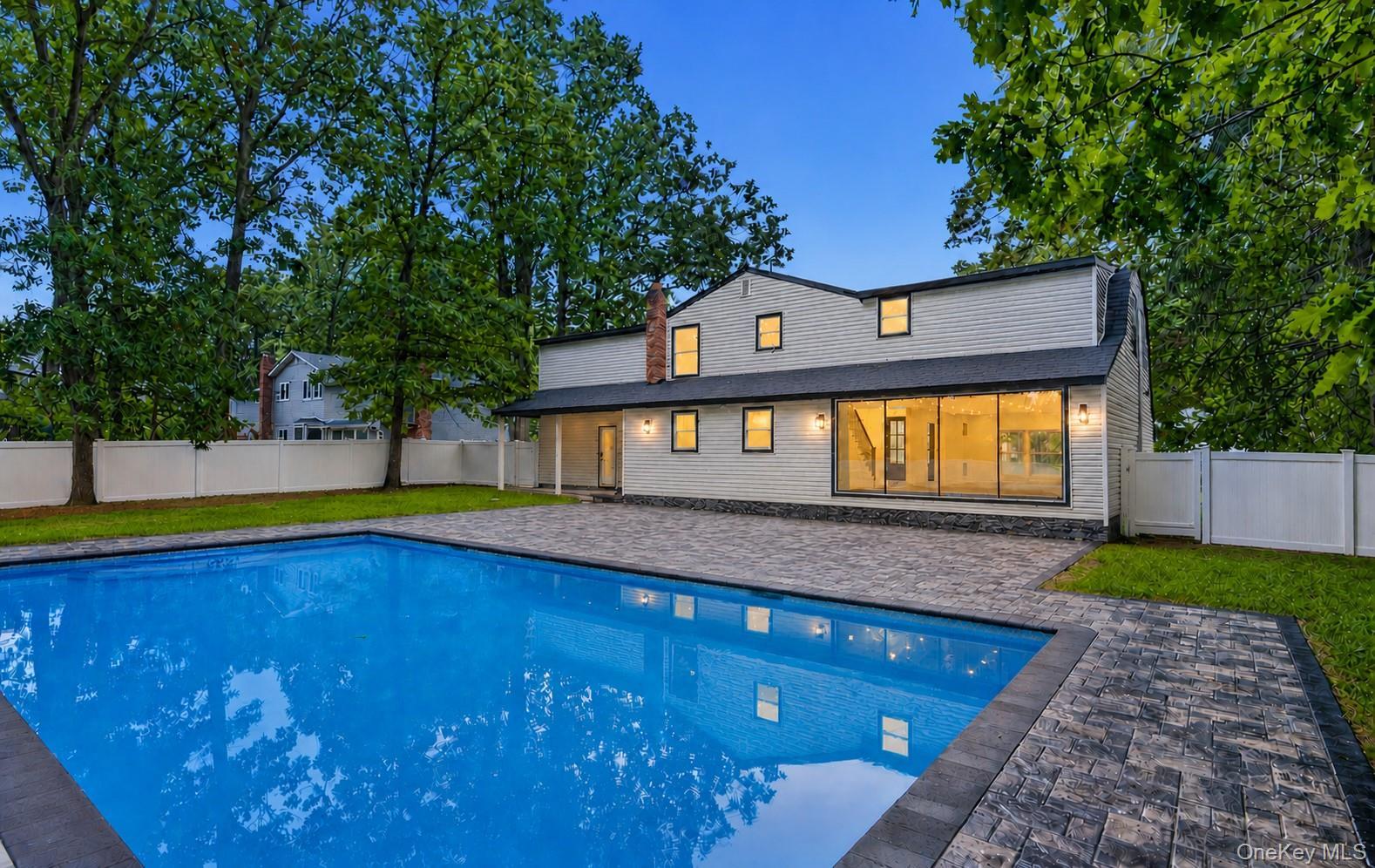 Single Family Wichard Boulevard  Suffolk County, NY 11725, MLS-1042445-38