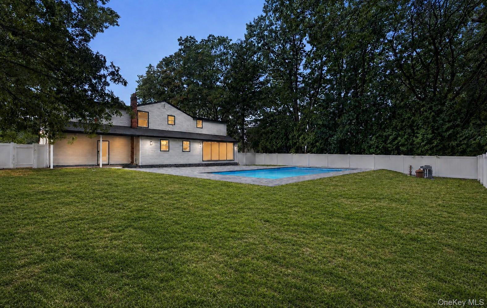 Single Family Wichard Boulevard  Suffolk County, NY 11725, MLS-1042445-39