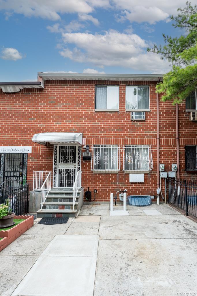 Single Family Hughes Avenue Bronx, NY 10457, MLS-1042469-3