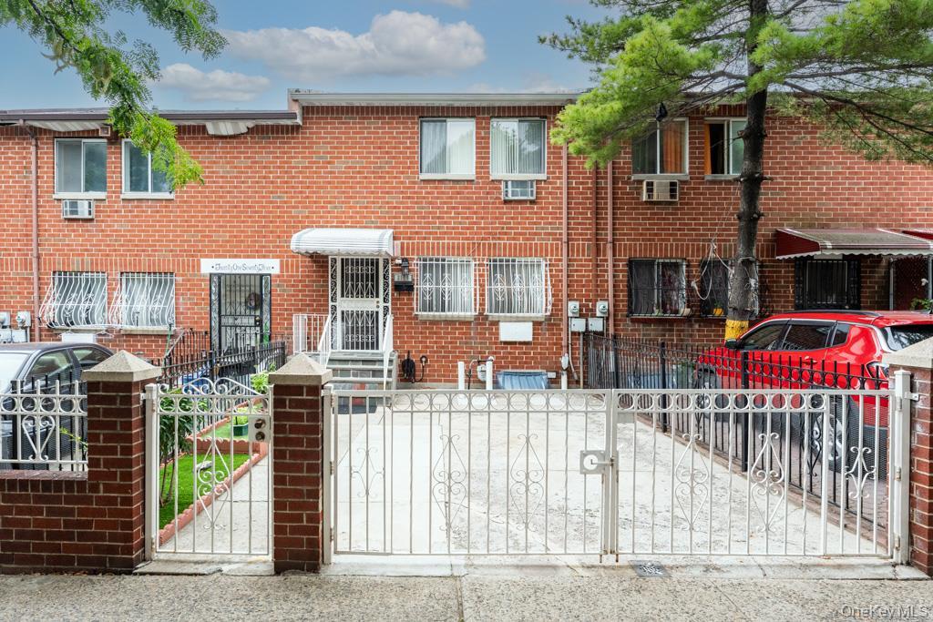 Single Family Hughes Avenue Bronx, NY 10457, MLS-1042469-4