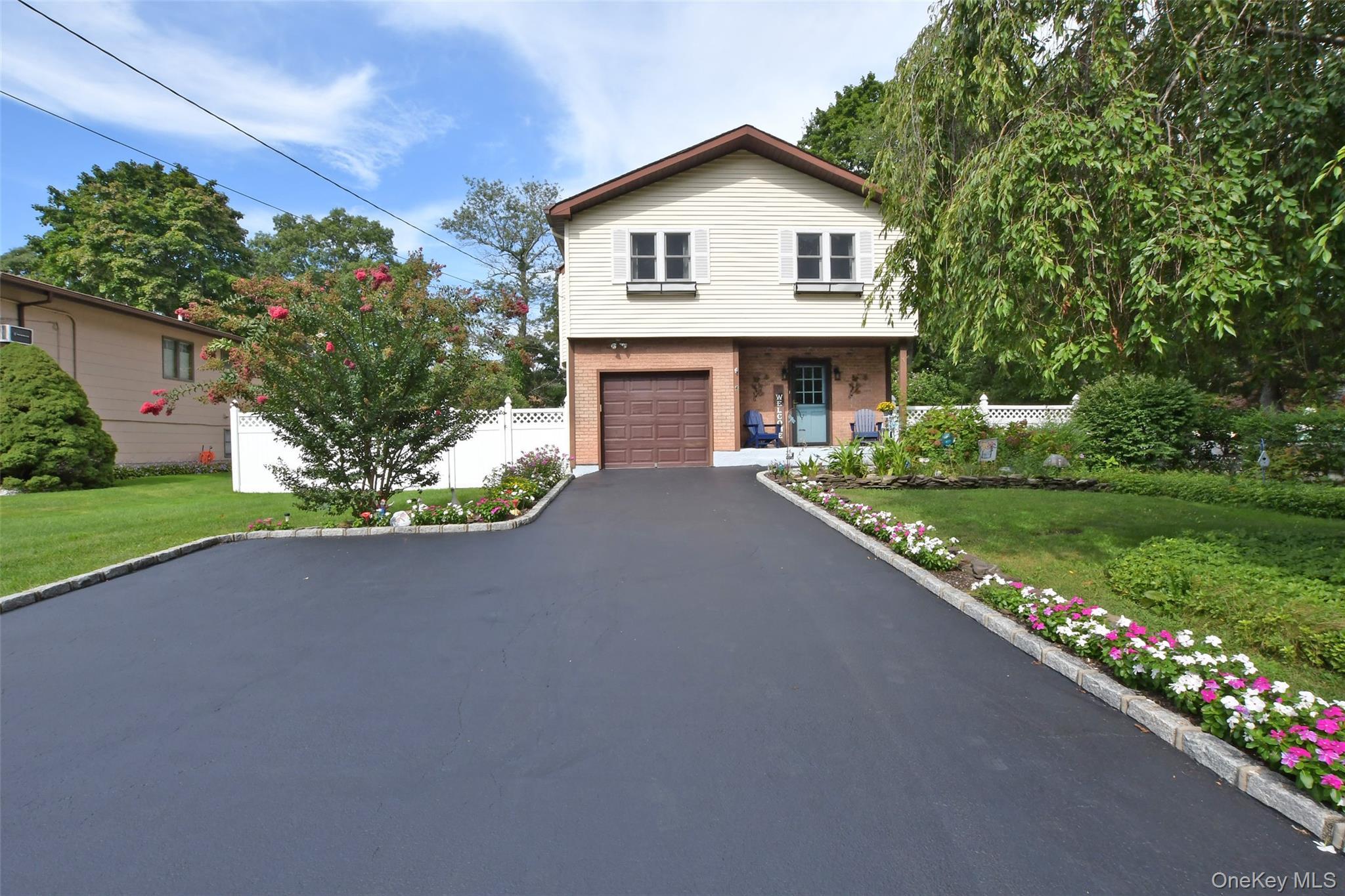 Single Family Huck Finn Lane Suffolk County, NY 11786, MLS-1042480-2