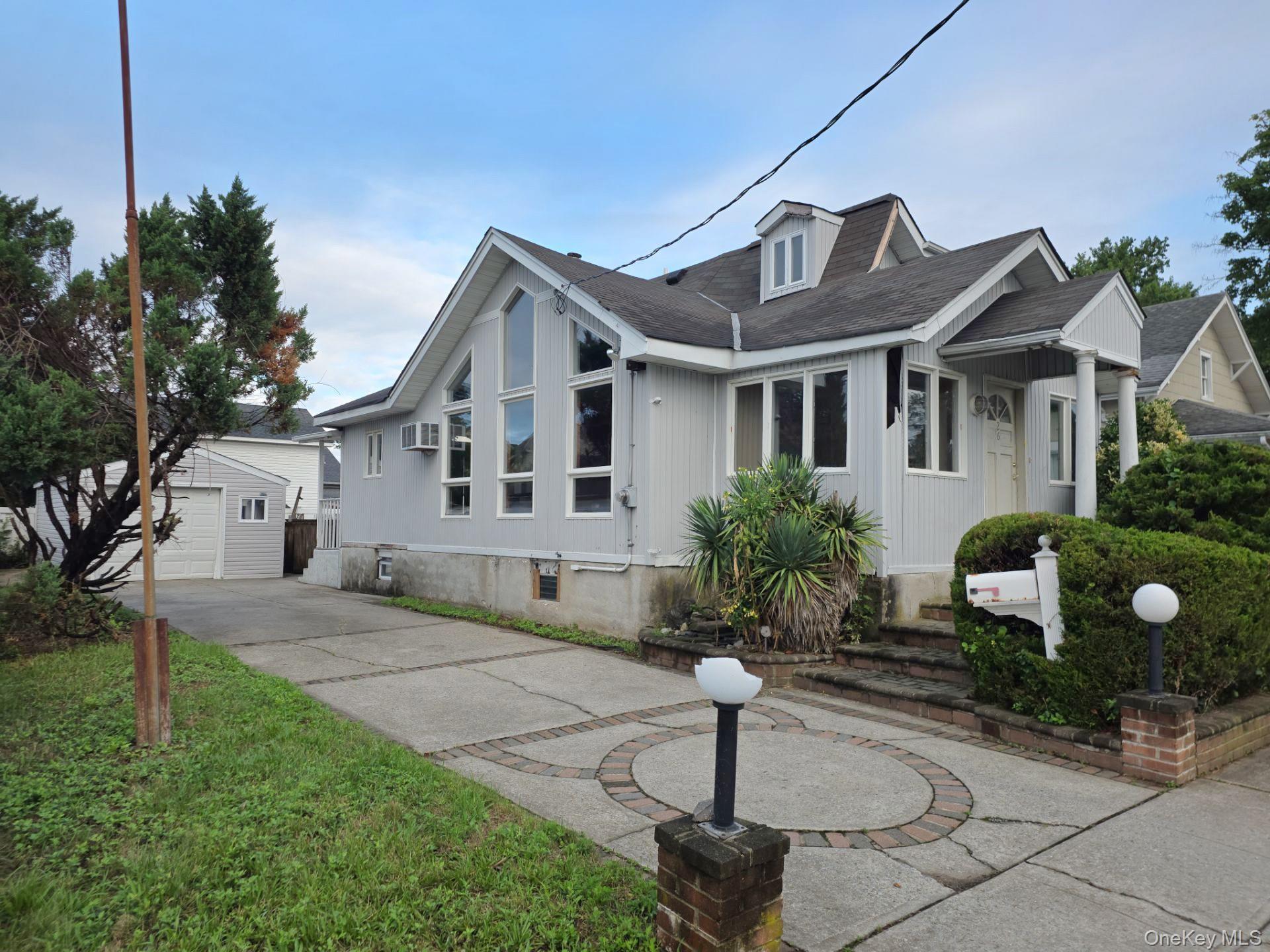 Single Family Gordon Place Nassau County, NY 11520, MLS-1042481-2