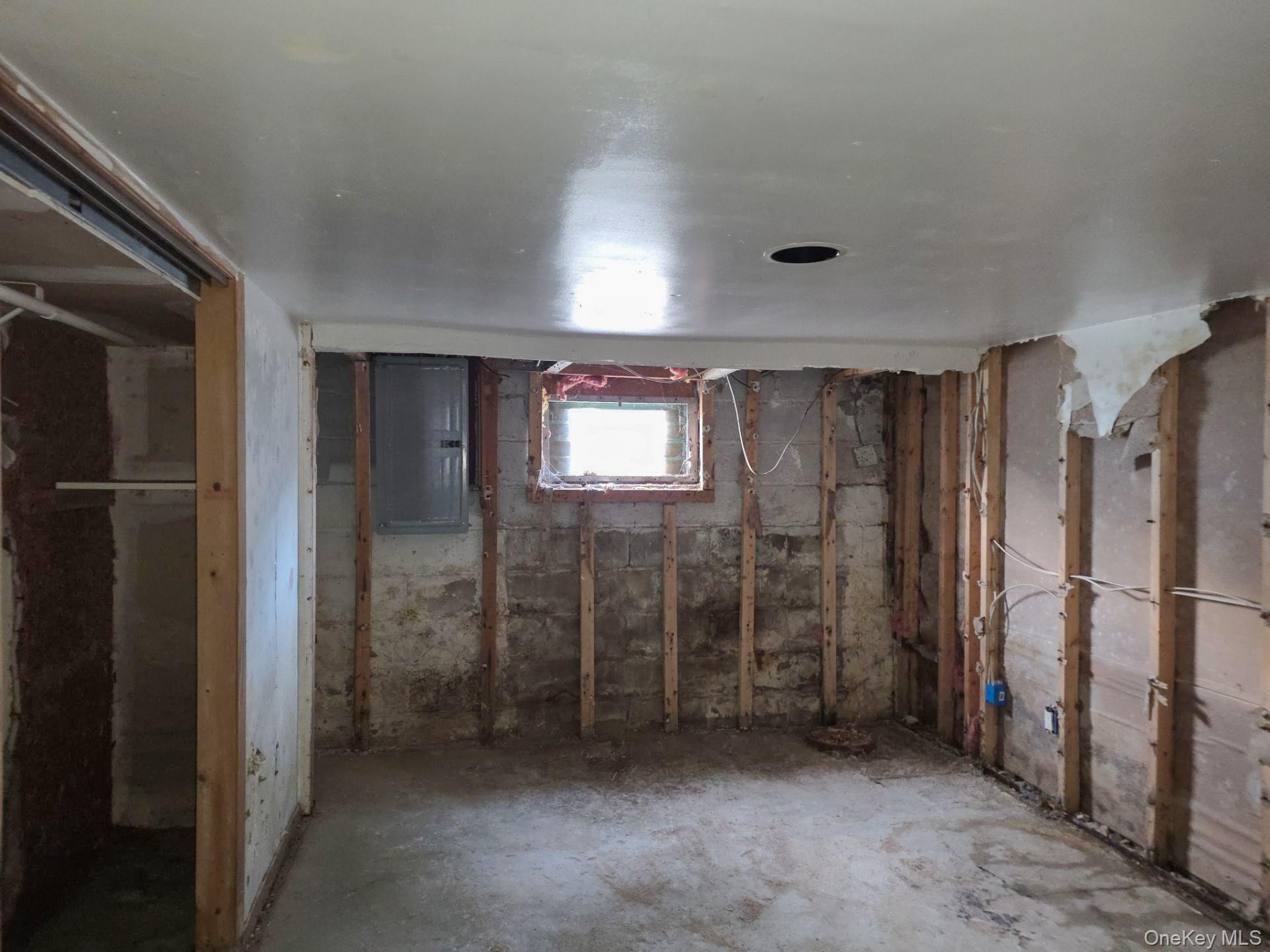 Single Family Gordon Place Nassau County, NY 11520, MLS-1042481-25