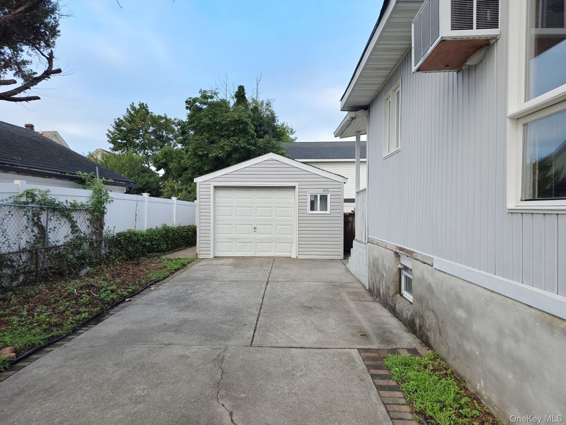 Single Family Gordon Place Nassau County, NY 11520, MLS-1042481-28