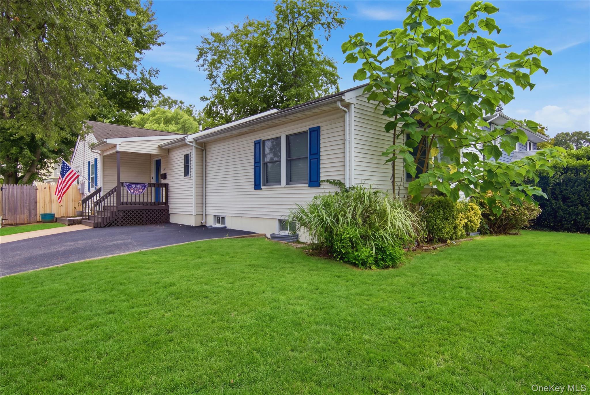 Single Family Laurel Road Suffolk County, NY 11768, MLS-1042495-2