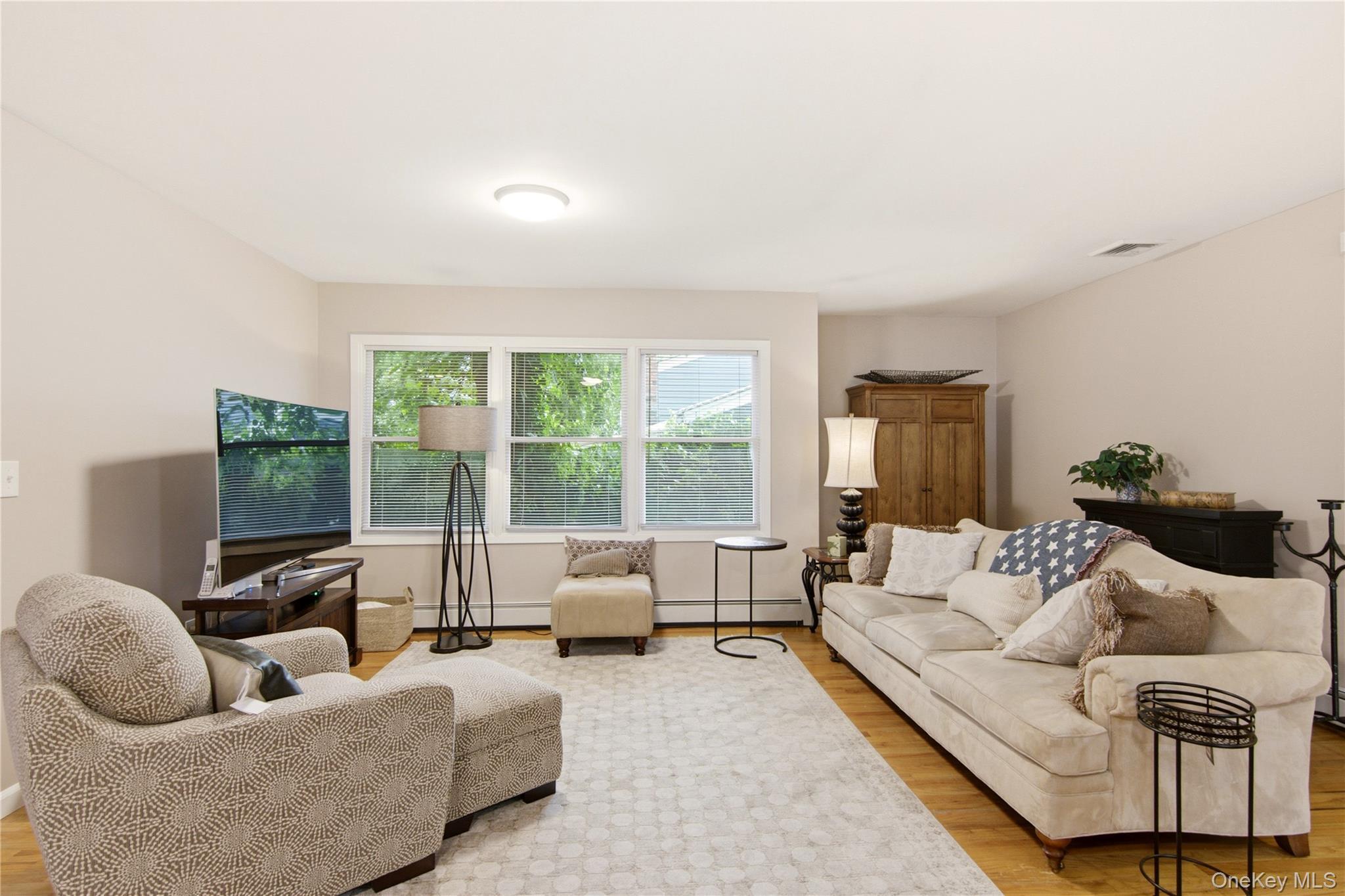Single Family Laurel Road Suffolk County, NY 11768, MLS-1042495-4