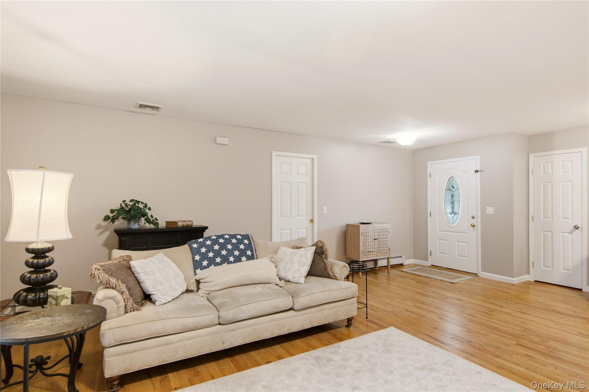 Single Family Laurel Road Suffolk County, NY 11768, MLS-1042495-5