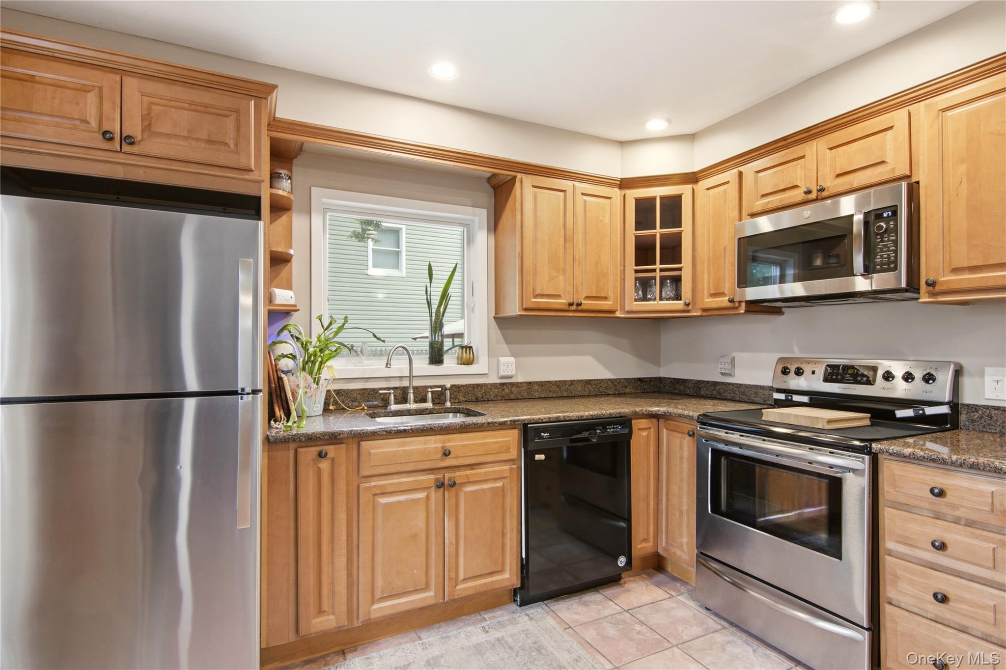 Single Family Laurel Road Suffolk County, NY 11768, MLS-1042495-7
