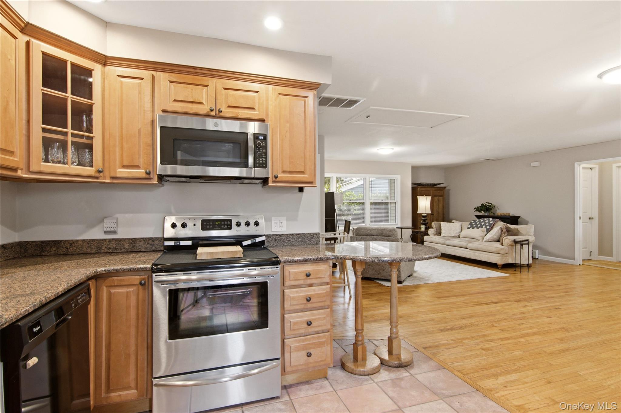 Single Family Laurel Road Suffolk County, NY 11768, MLS-1042495-8