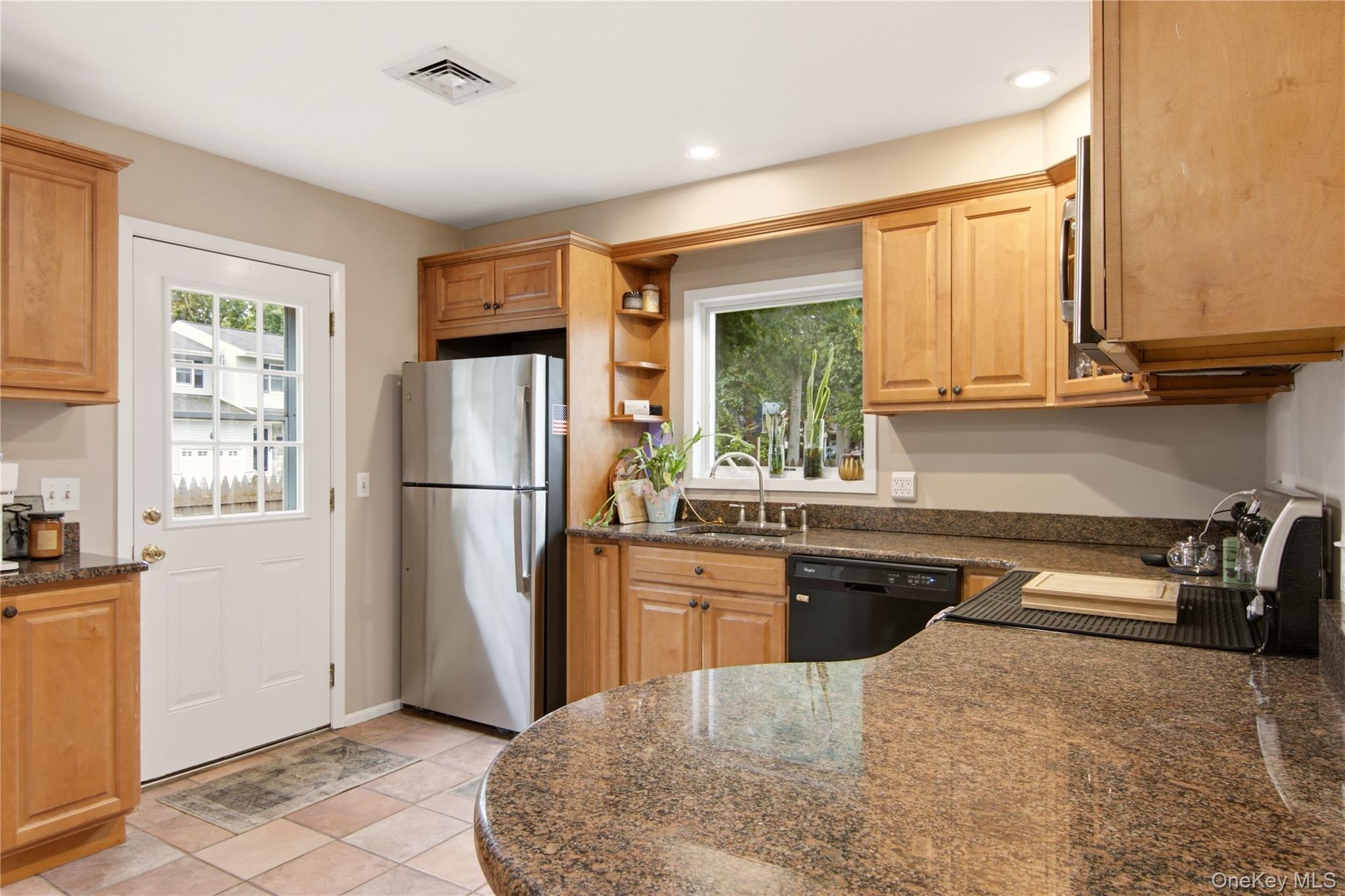 Single Family Laurel Road Suffolk County, NY 11768, MLS-1042495-9