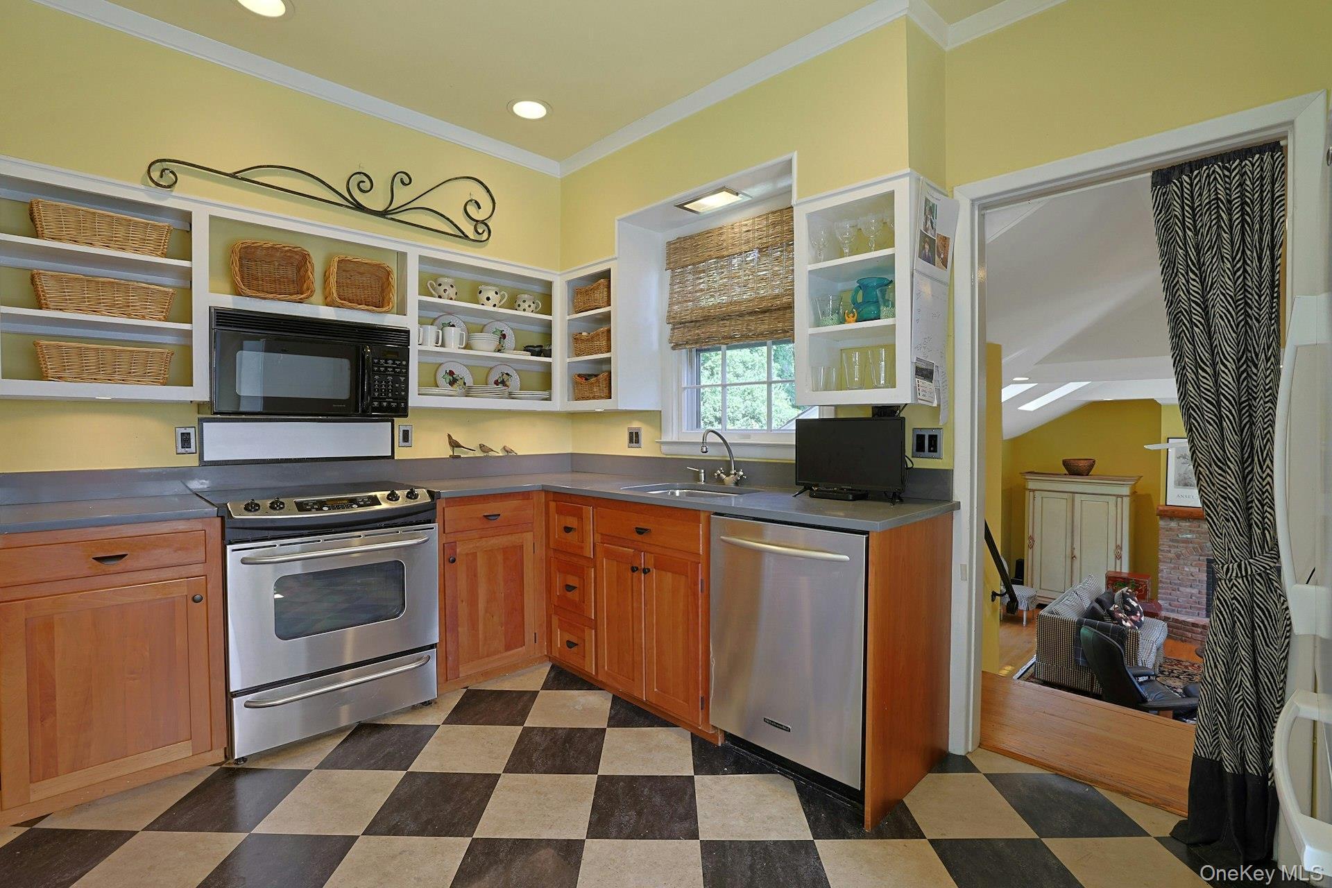 Single Family Grandview Avenue  Westchester County, NY 10570, MLS-1042508-19