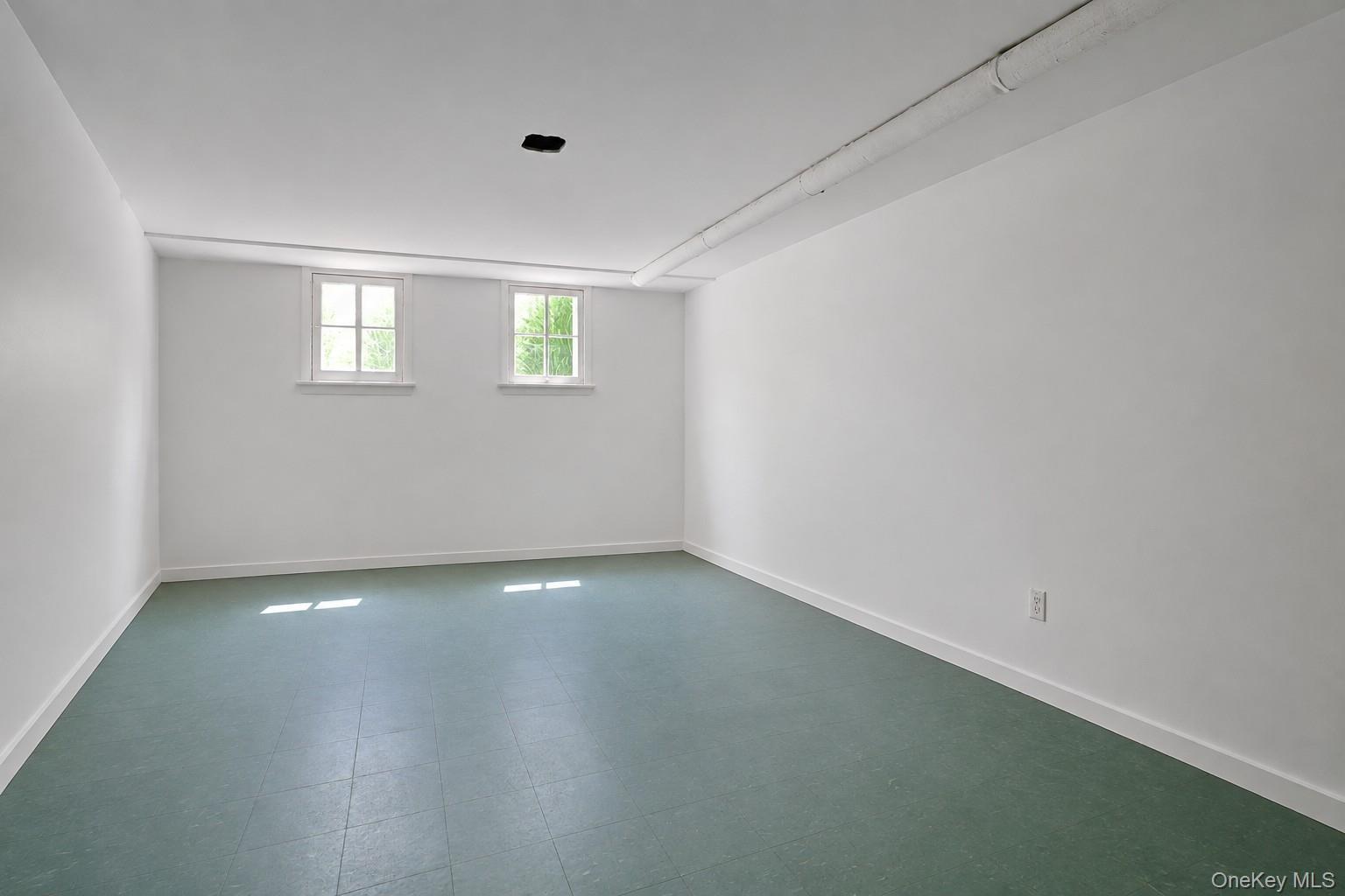 Single Family Grandview Avenue  Westchester County, NY 10570, MLS-1042508-33