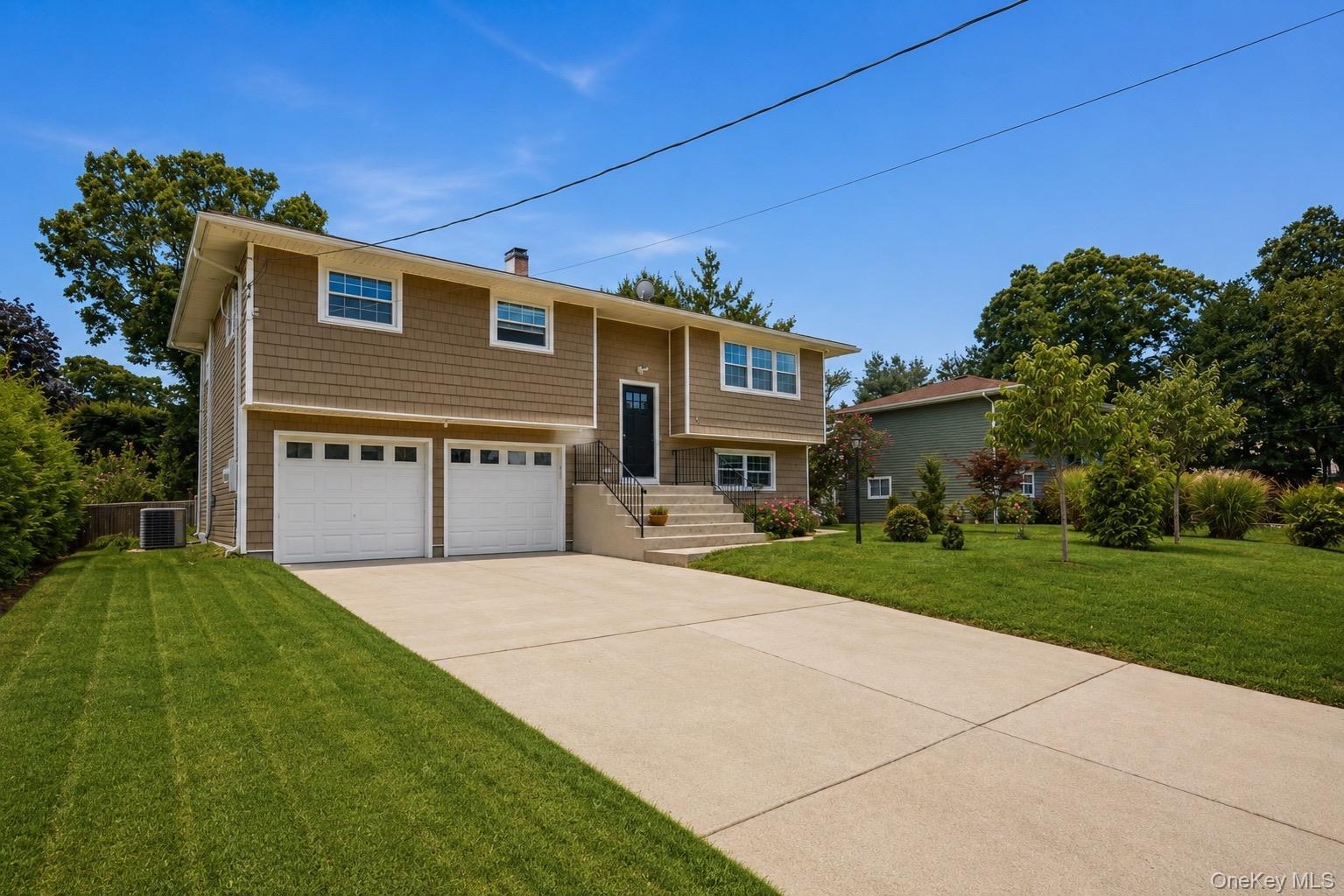 Single Family Golden Gate Drive  Suffolk County, NY 11967, MLS-1042520-23