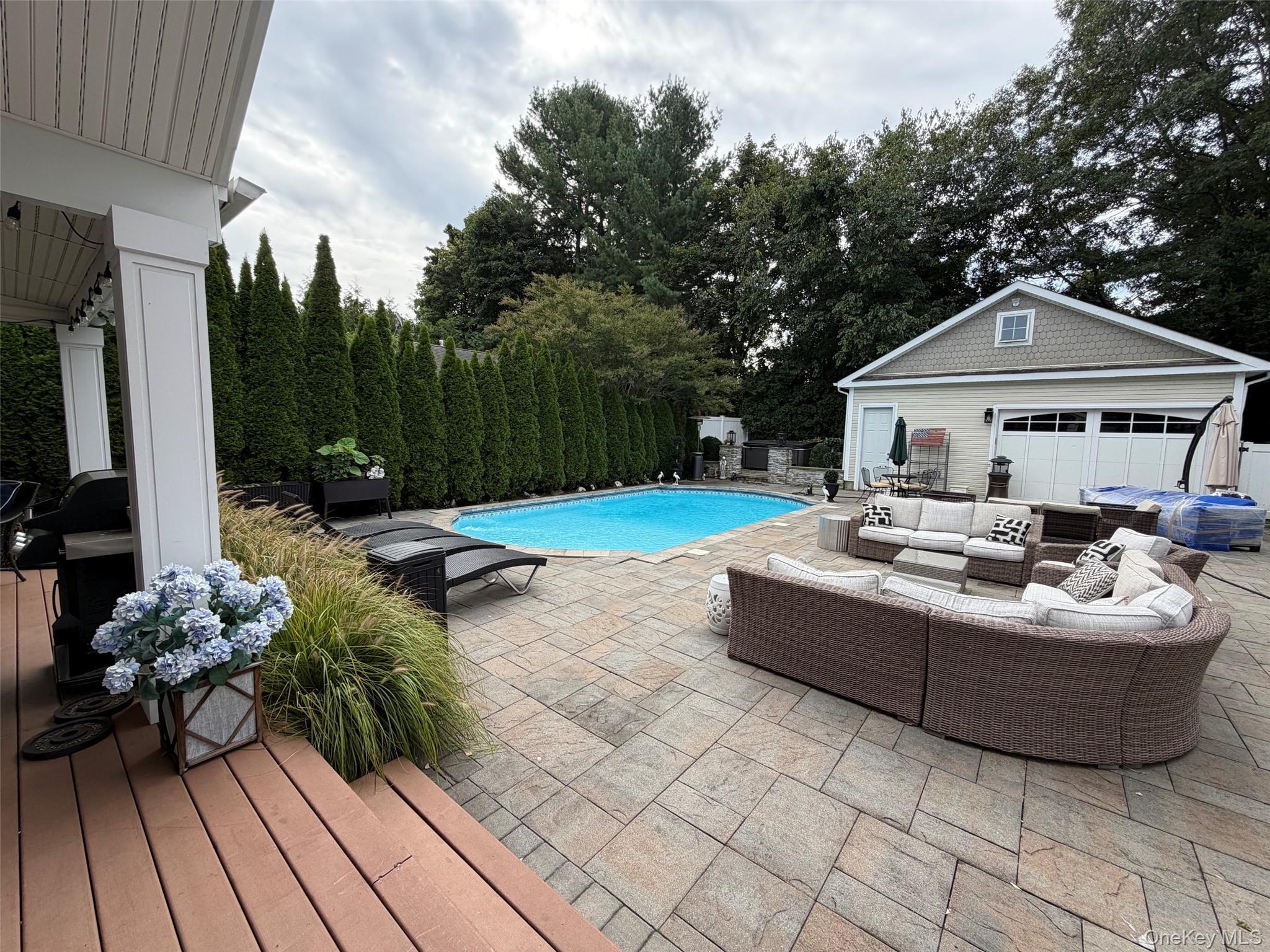 Single Family Meadowbrook Road  Nassau County, NY 11791, MLS-1042523-33