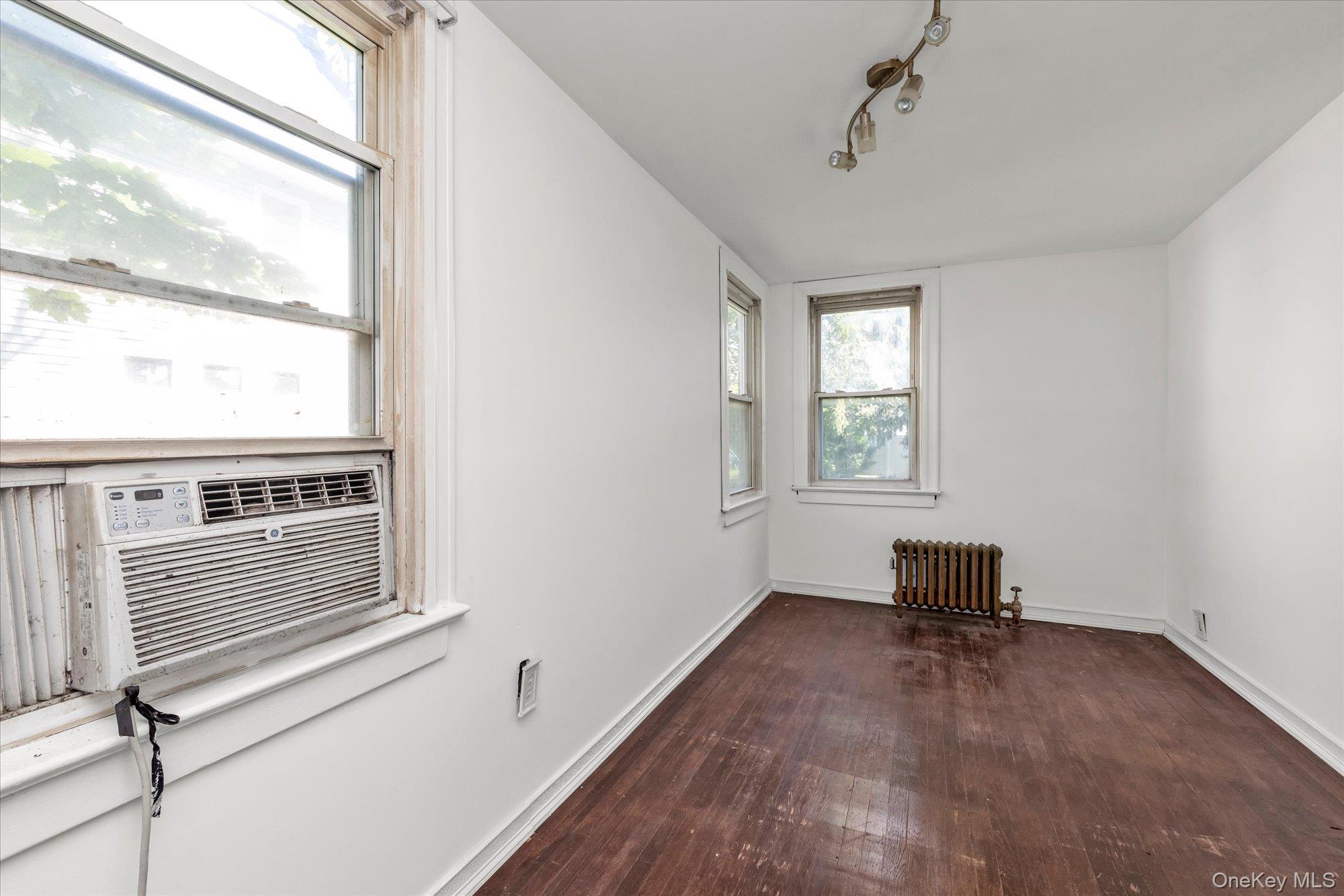 Single Family Stratford Road  Nassau County, NY 11550, MLS-1042537-12