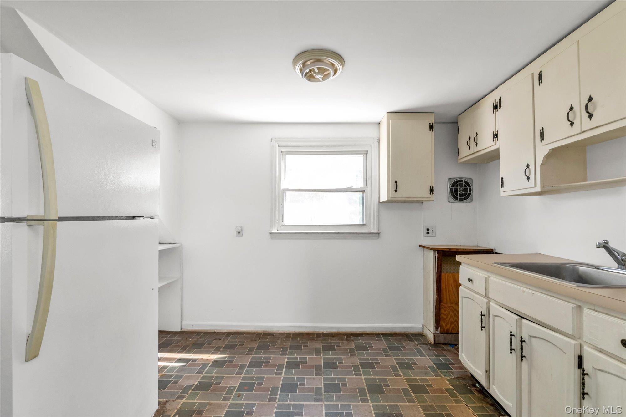 Single Family Stratford Road  Nassau County, NY 11550, MLS-1042537-17