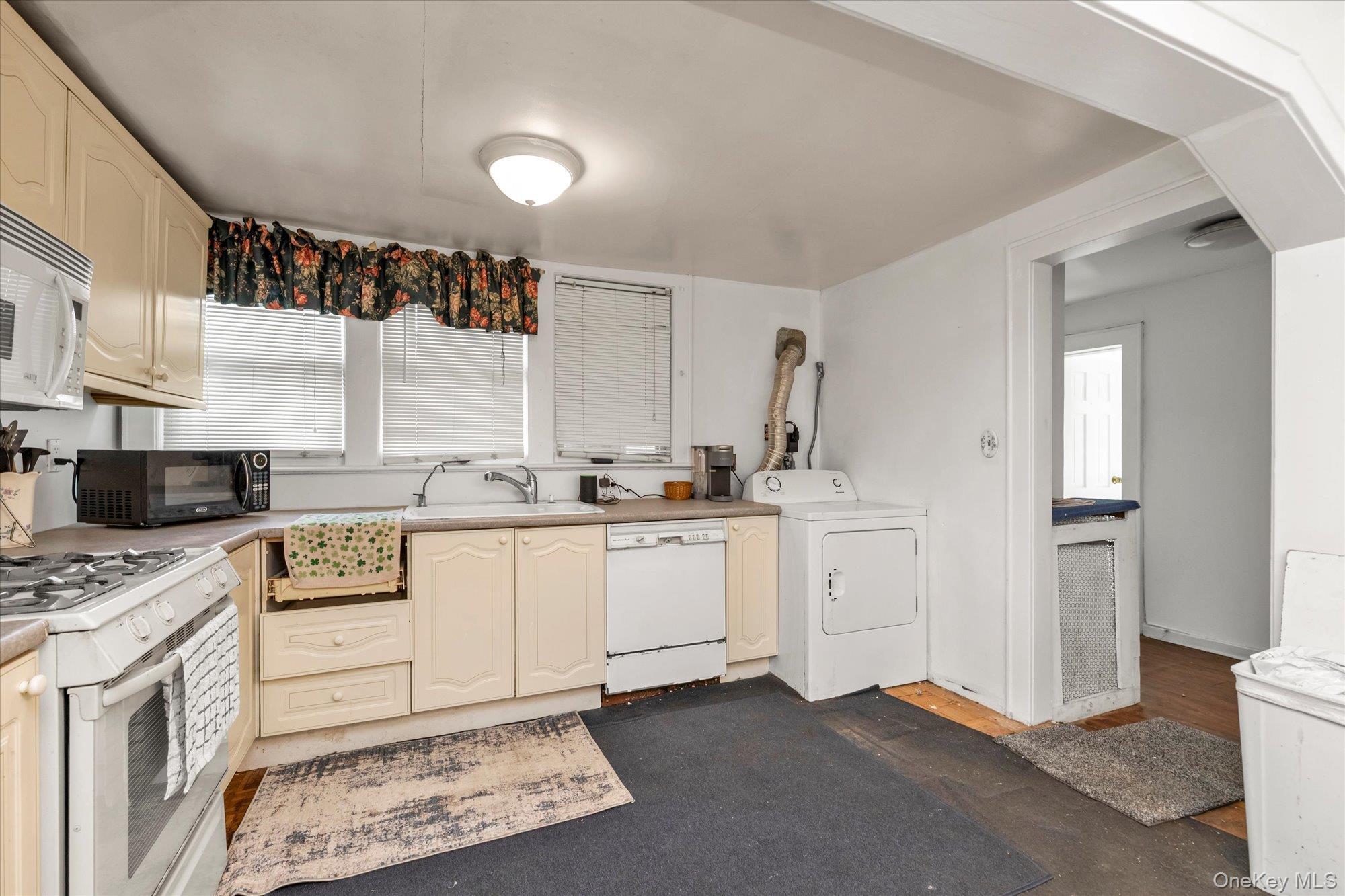 Single Family Stratford Road  Nassau County, NY 11550, MLS-1042537-7