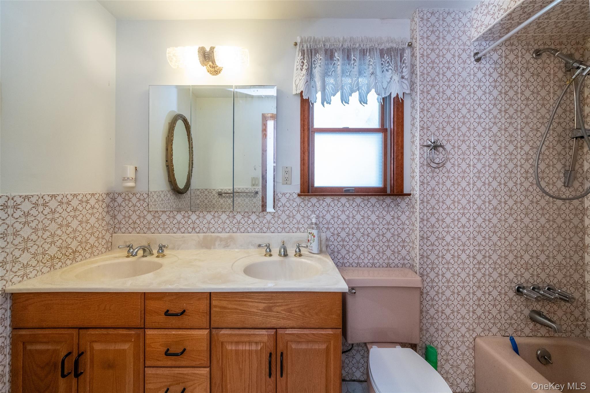 Single Family Hollywood Avenue Bronx, NY 10461, MLS-1042543-13