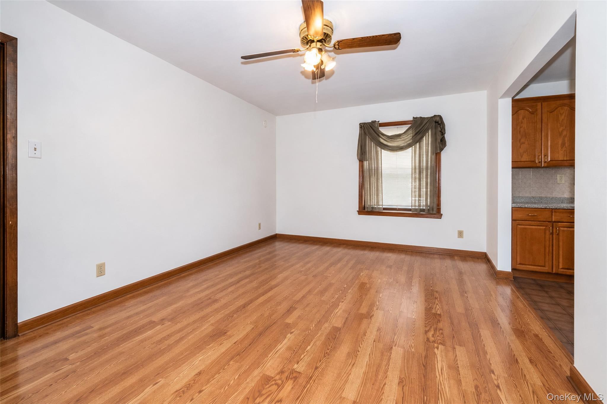 Single Family Hollywood Avenue Bronx, NY 10461, MLS-1042543-18