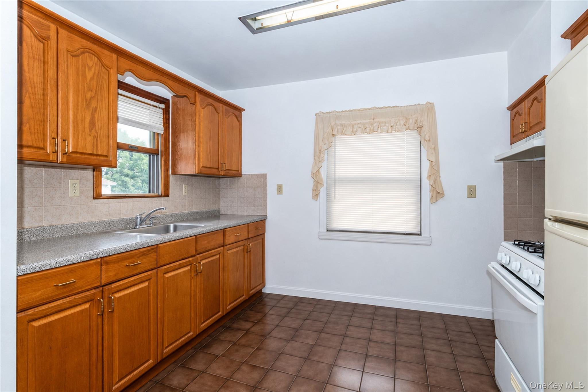 Single Family Hollywood Avenue Bronx, NY 10461, MLS-1042543-19