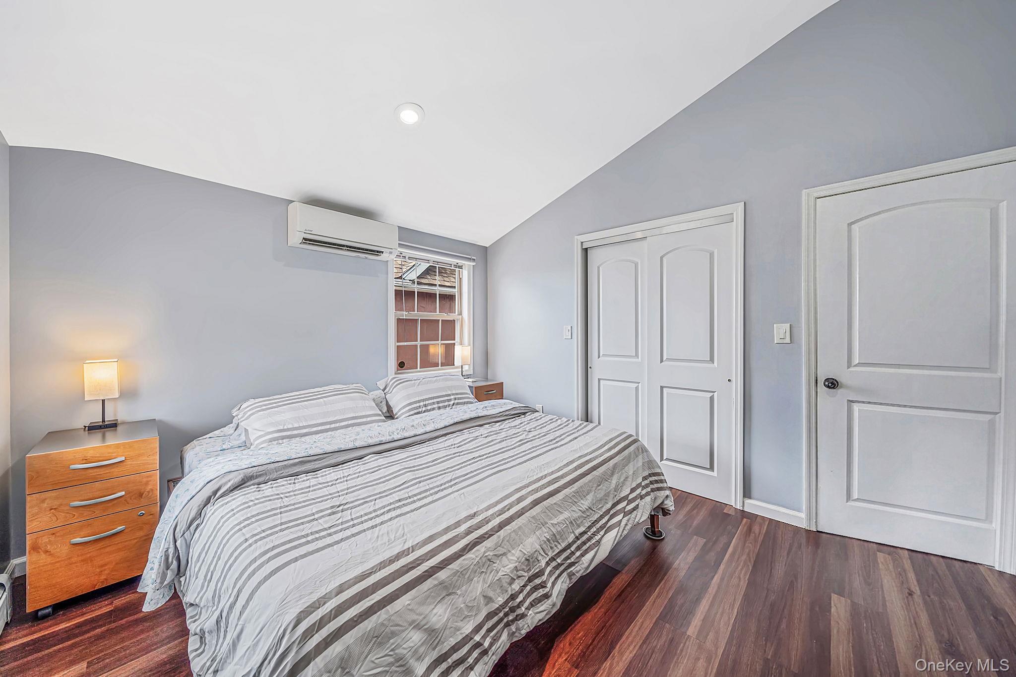 Single Family Anderson Road Queens, NY 11434, MLS-1042578-17