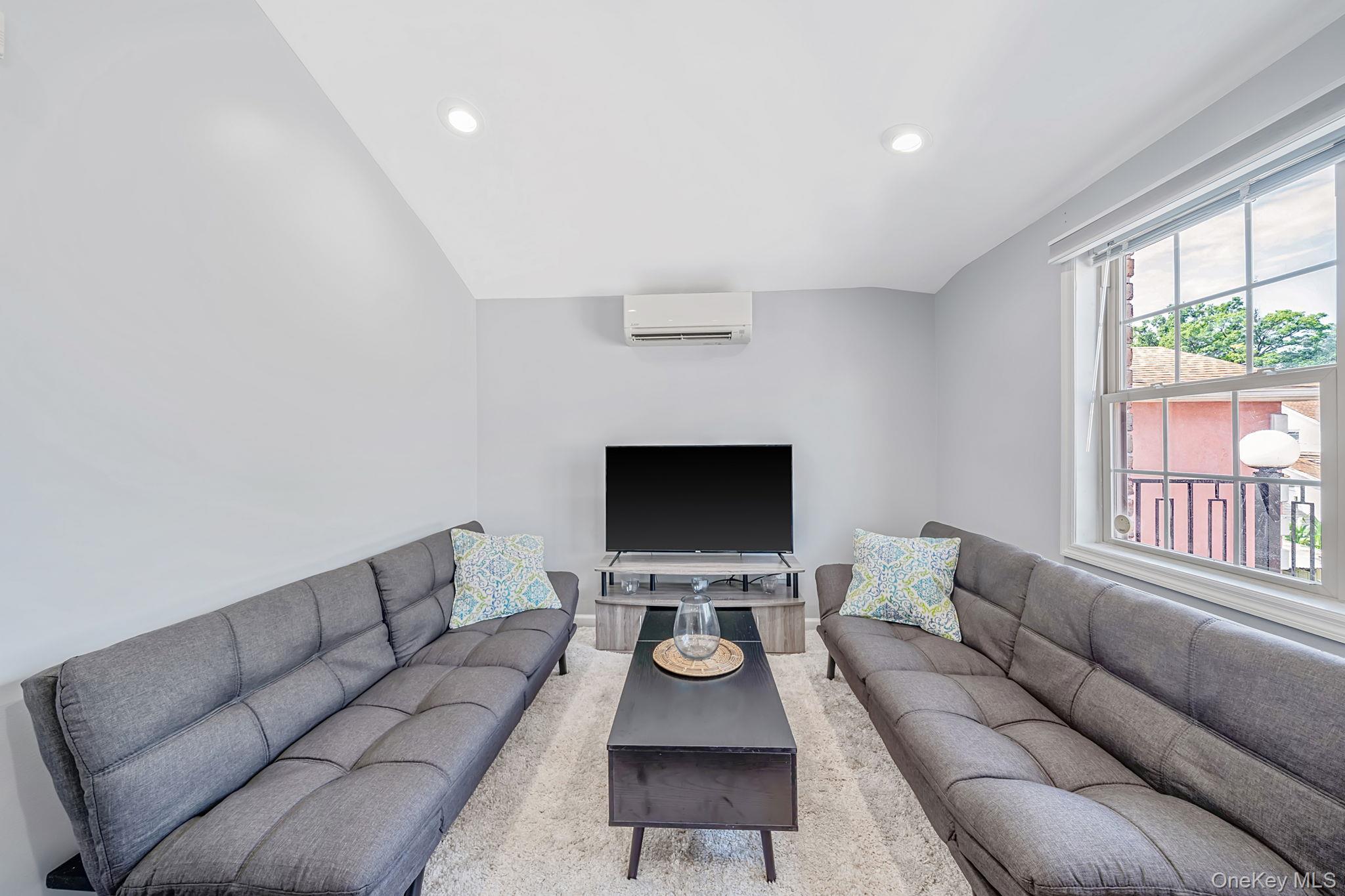 Single Family Anderson Road Queens, NY 11434, MLS-1042578-21