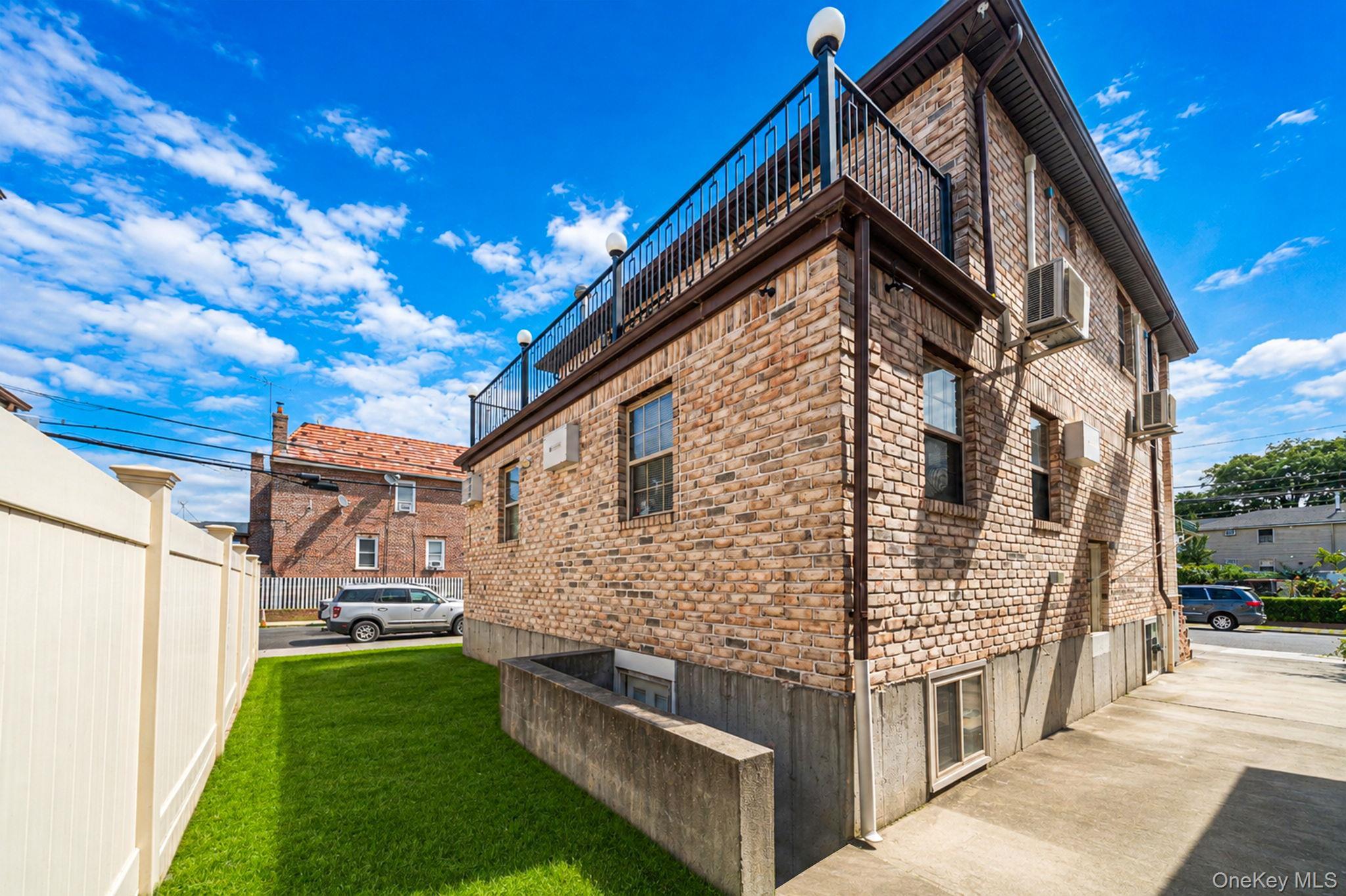Single Family Anderson Road Queens, NY 11434, MLS-1042578-4