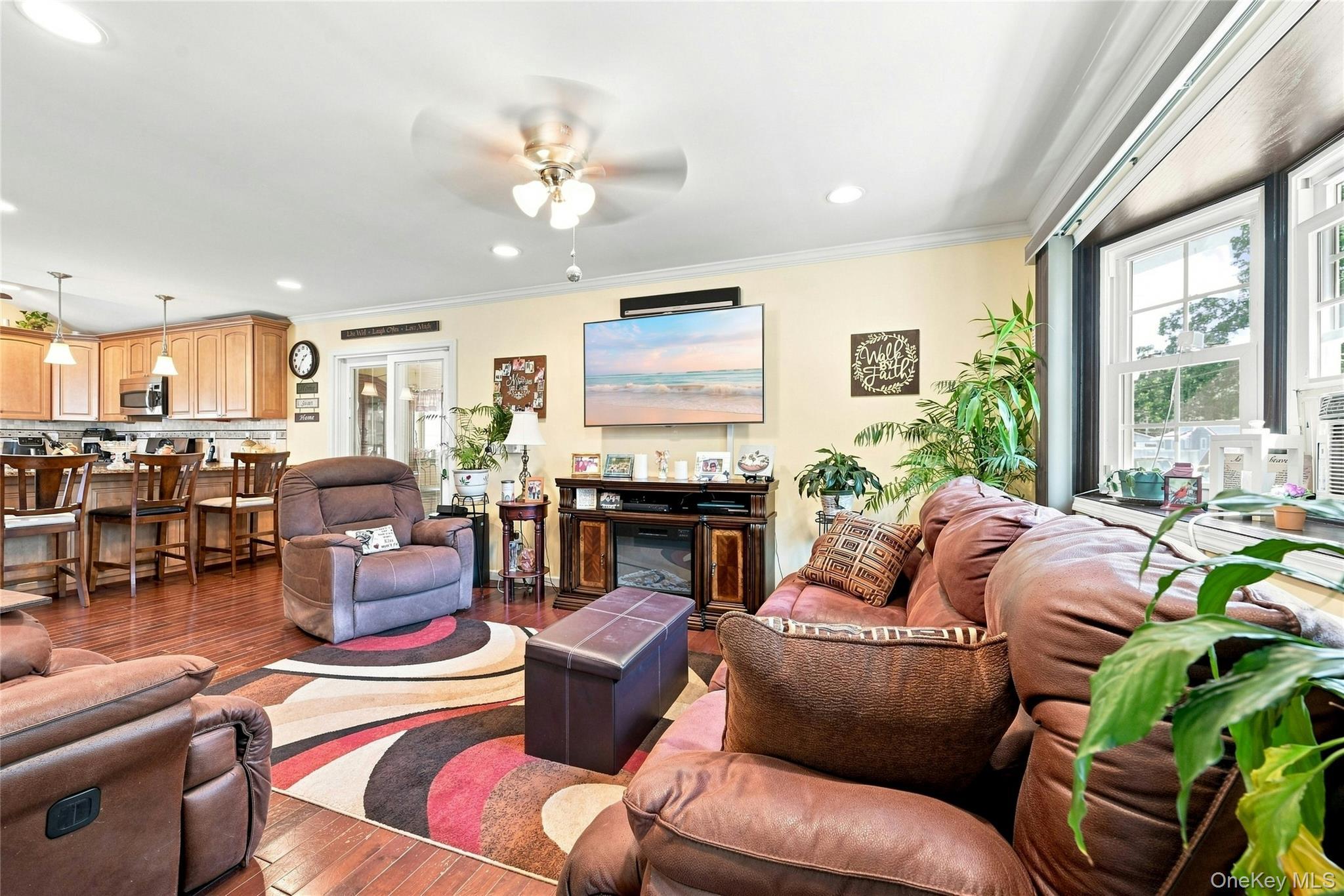 Single Family Sherwood Drive Suffolk County, NY 11951, MLS-1042588-10