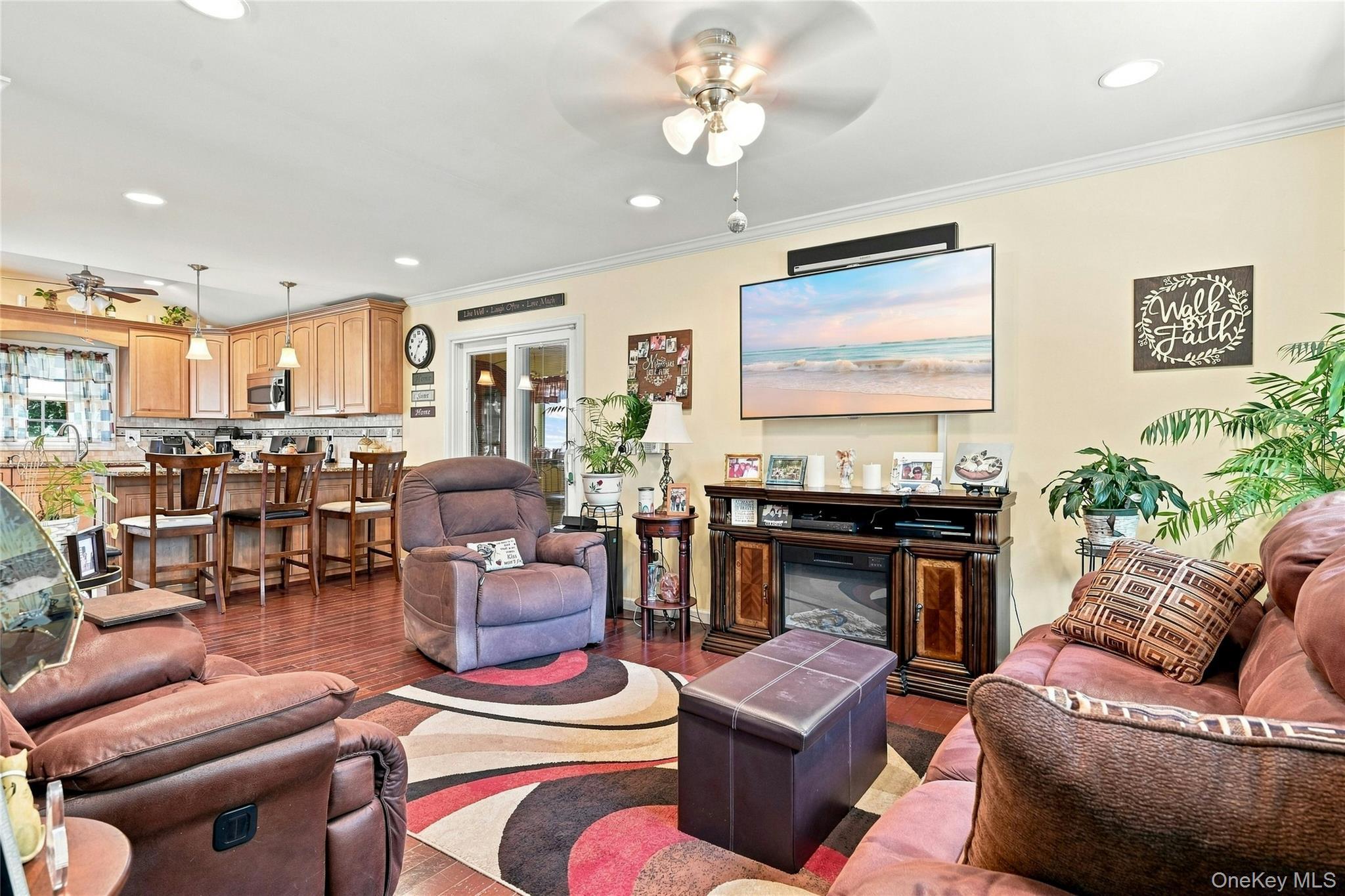 Single Family Sherwood Drive Suffolk County, NY 11951, MLS-1042588-11