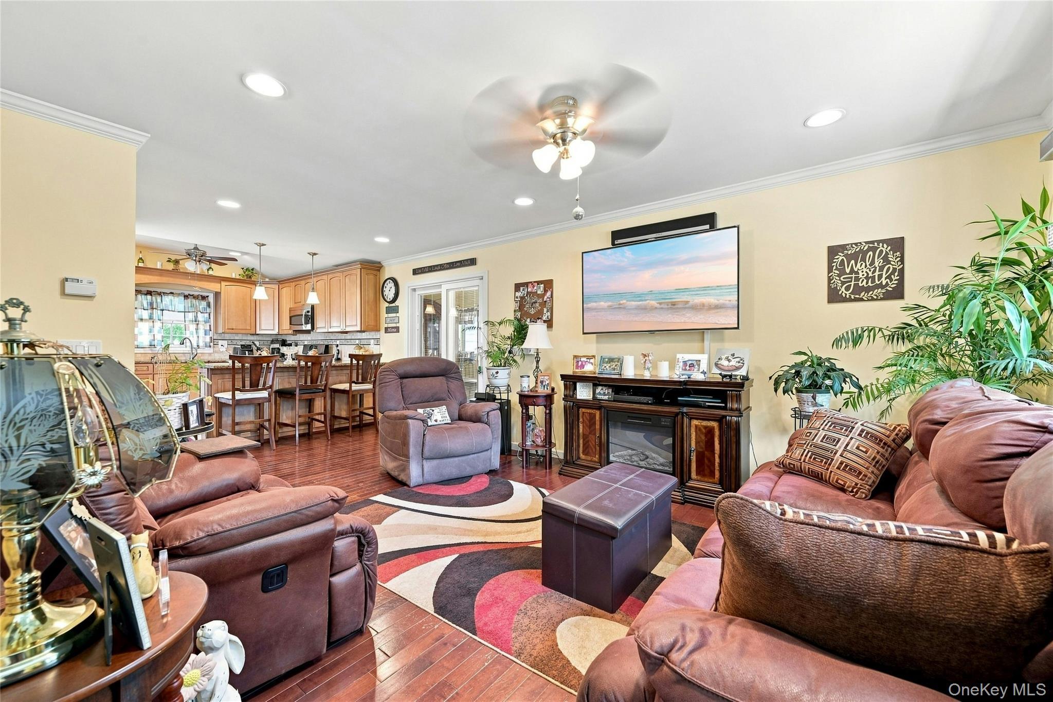 Single Family Sherwood Drive Suffolk County, NY 11951, MLS-1042588-12